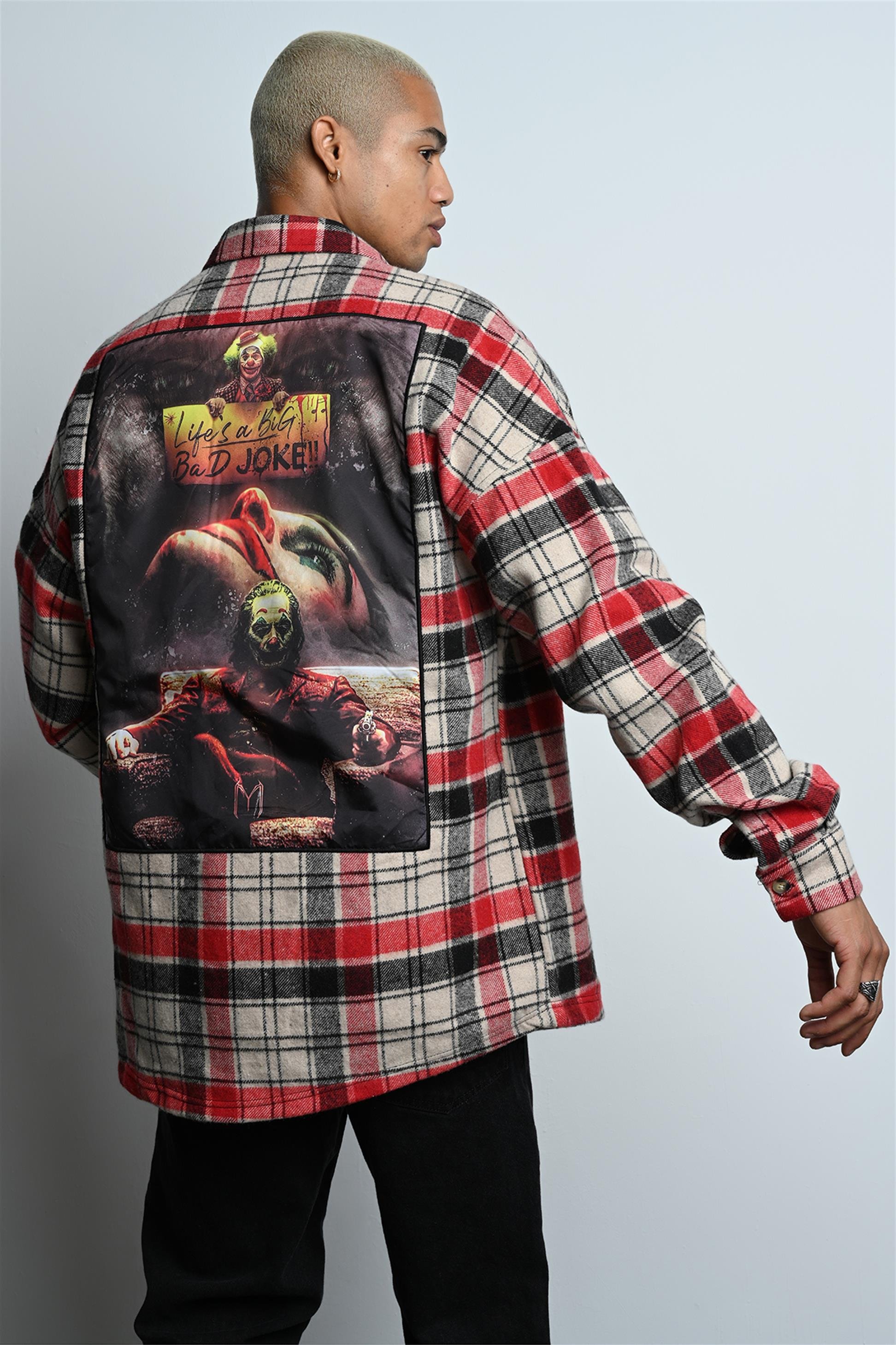 R-3845 Ayaklı Yaka The Dark Knıght Patch'li Oversize Gömlek