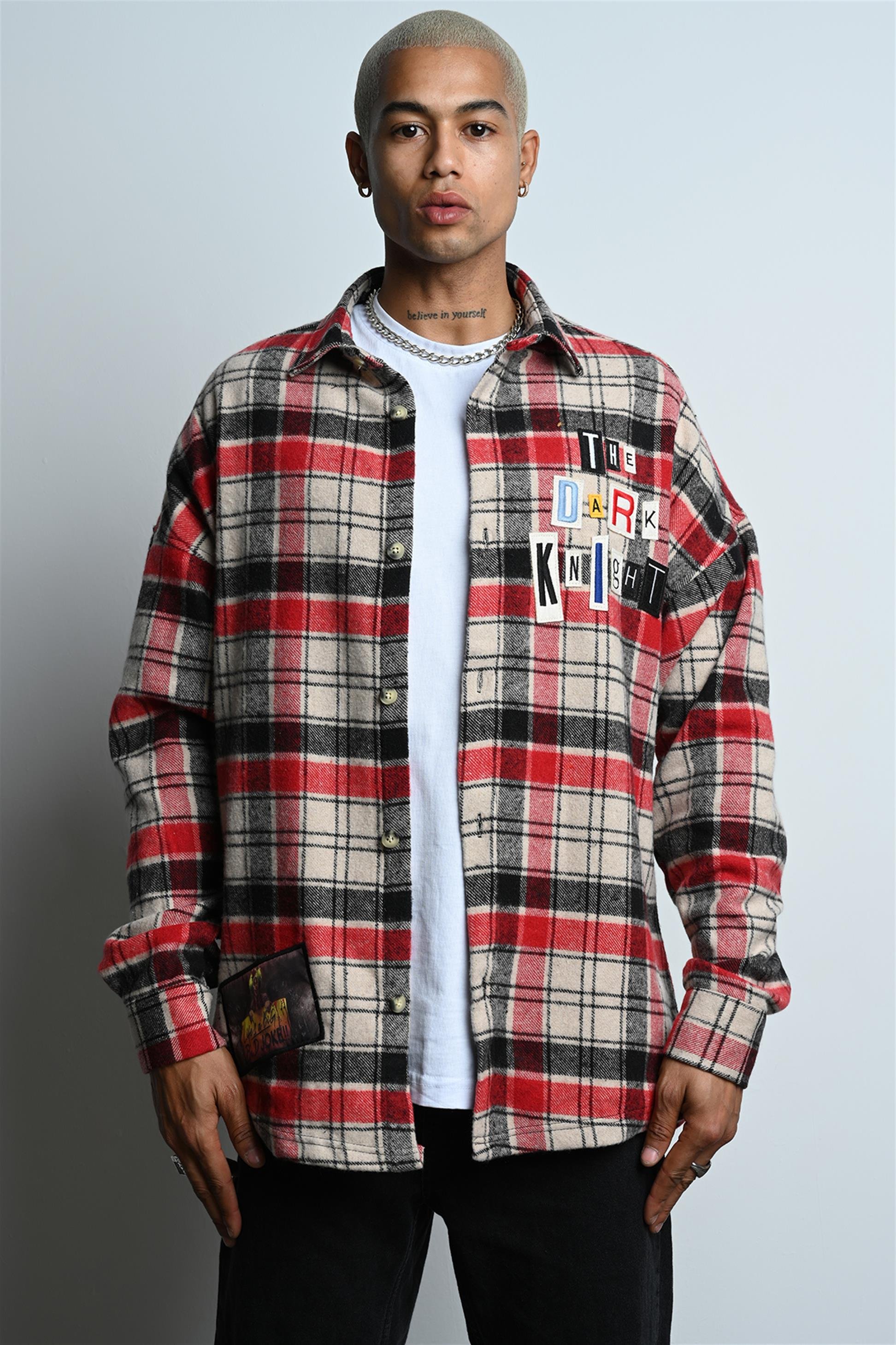 R-3845 Ayaklı Yaka The Dark Knıght Patch'li Oversize Gömlek