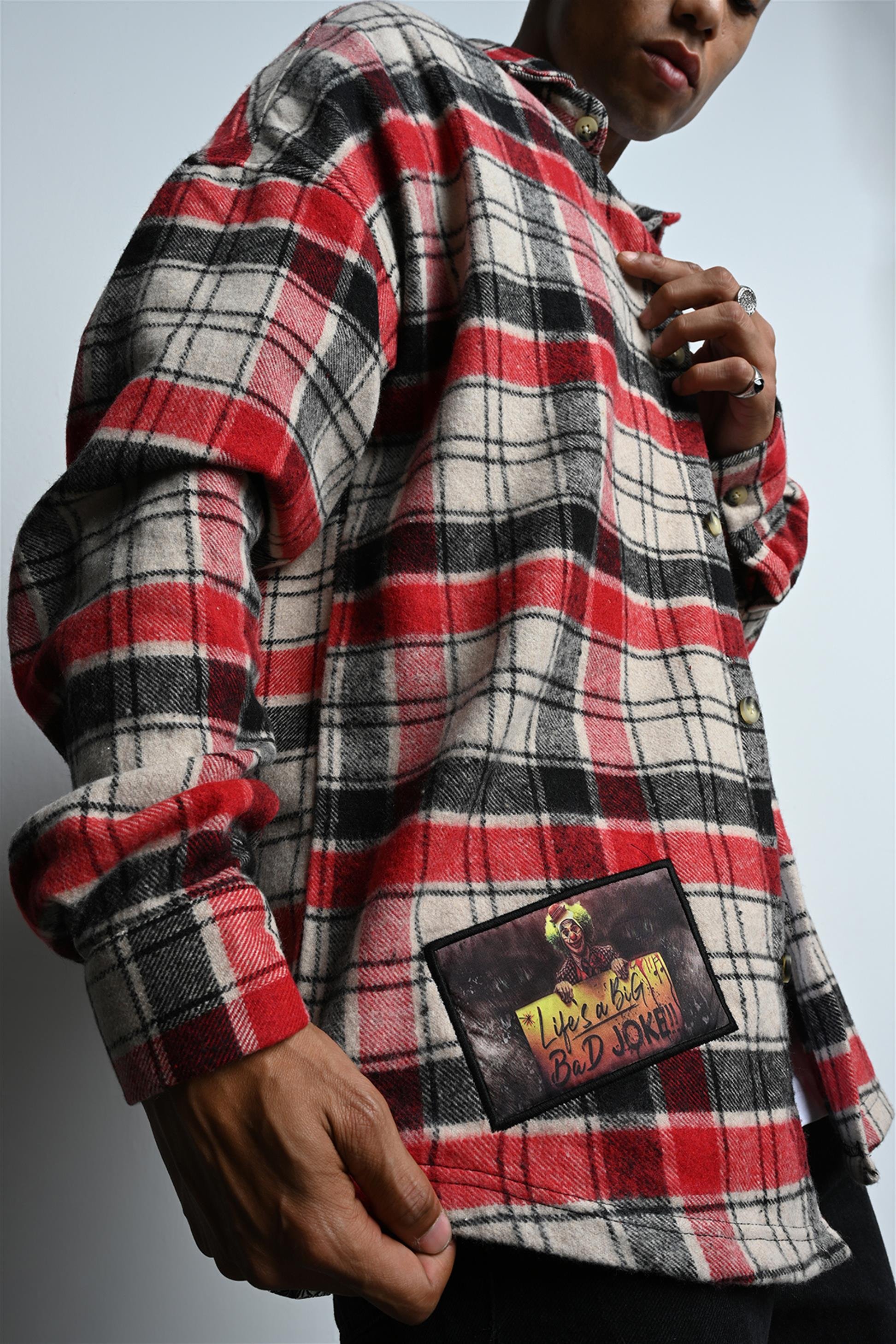 R-3845 Ayaklı Yaka The Dark Knıght Patch'li Oversize Gömlek