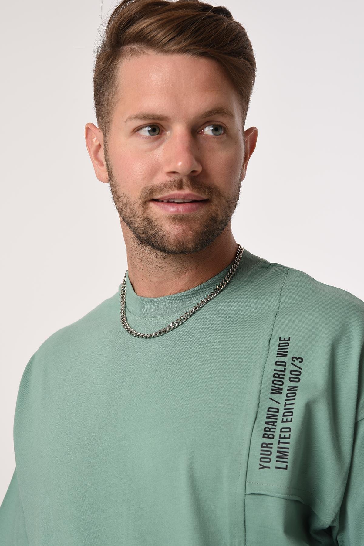 R-5584 Önü Parçalı Omuz Ve Eteği Baskılı Pis Dikişli Penye Kumaş Oversize Tshirt