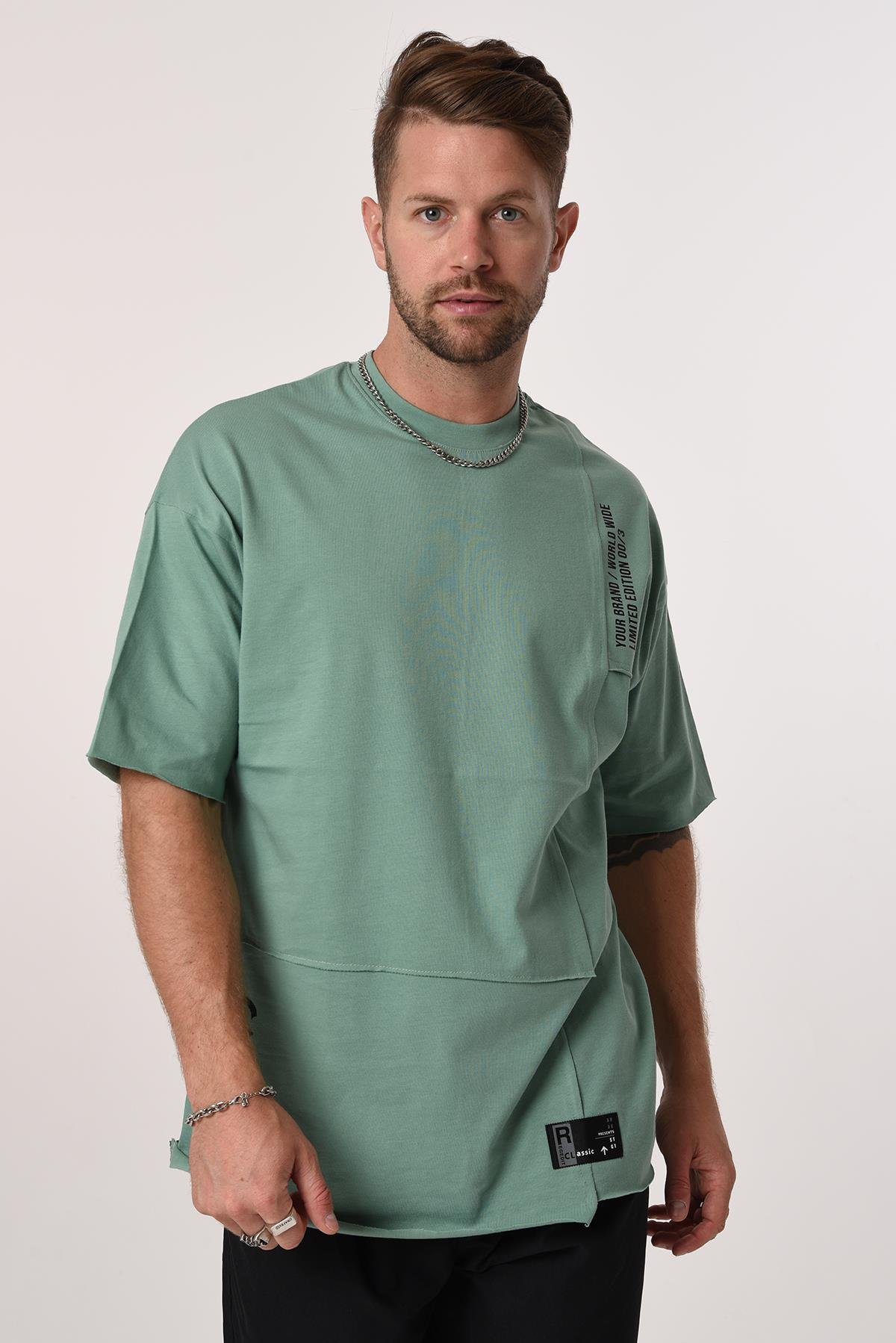 R-5584 Önü Parçalı Omuz Ve Eteği Baskılı Pis Dikişli Penye Kumaş Oversize Tshirt