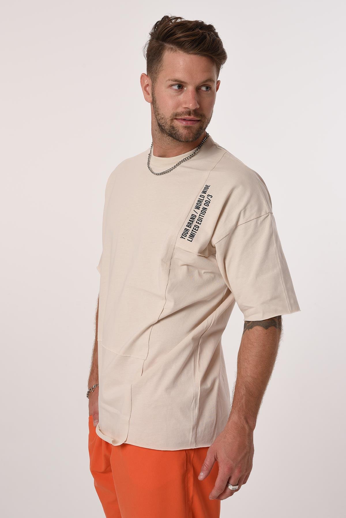 R-5584 Önü Parçalı Omuz Ve Eteği Baskılı Pis Dikişli Penye Kumaş Oversize Tshirt