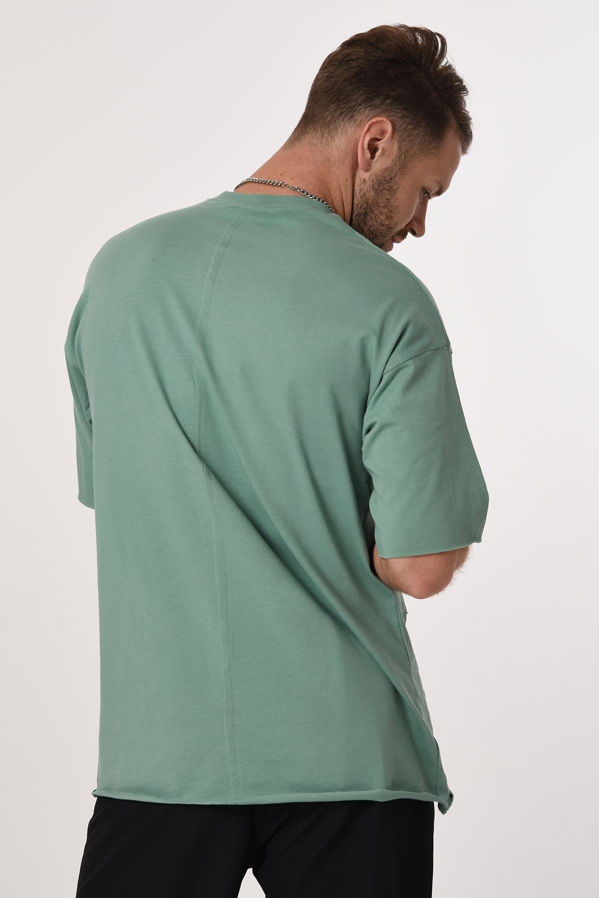 R-5584 Önü Parçalı Omuz Ve Eteği Baskılı Pis Dikişli Penye Kumaş Oversize Tshirt