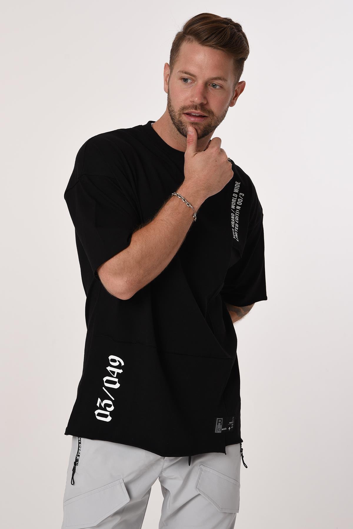 R-5584 Önü Parçalı Omuz Ve Eteği Baskılı Pis Dikişli Penye Kumaş Oversize Tshirt