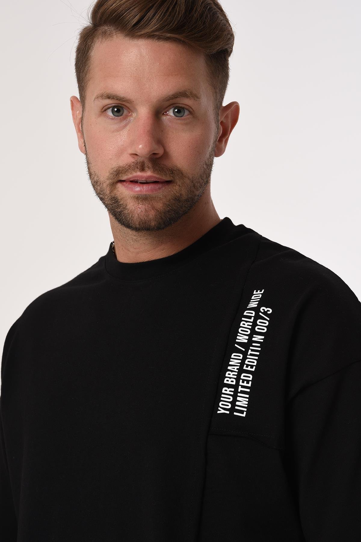 R-5584 Önü Parçalı Omuz Ve Eteği Baskılı Pis Dikişli Penye Kumaş Oversize Tshirt
