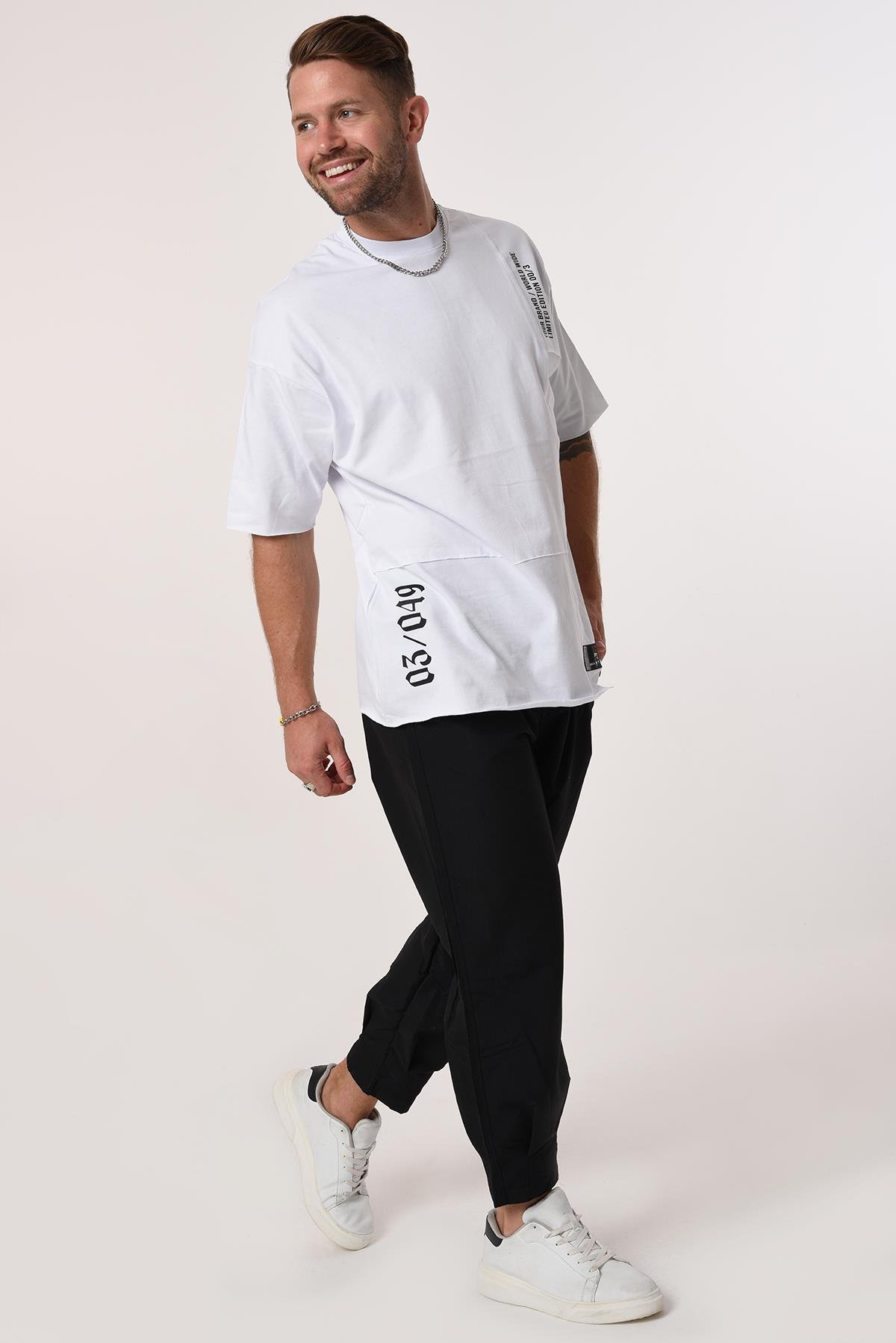 R-5584 Önü Parçalı Omuz Ve Eteği Baskılı Pis Dikişli Penye Kumaş Oversize Tshirt