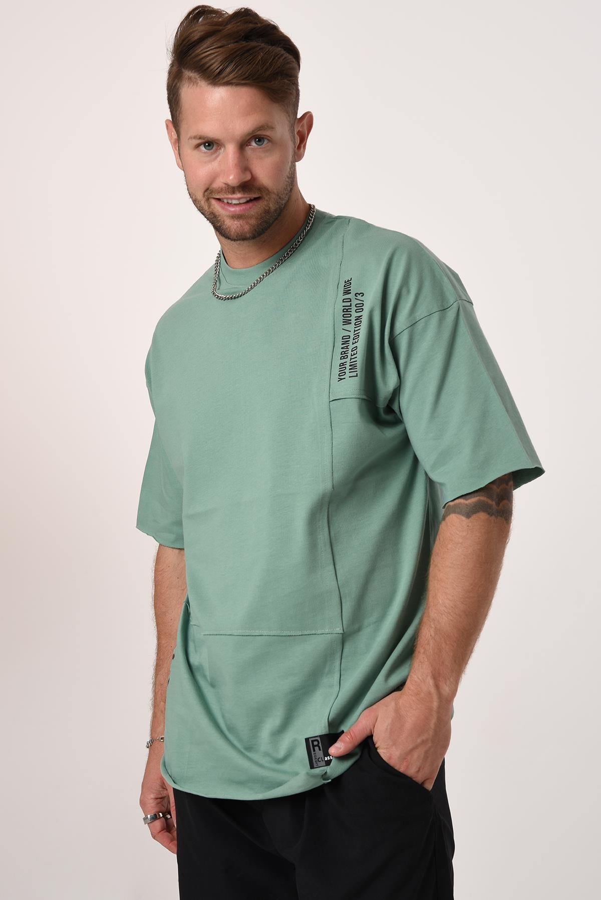 R-5584 Önü Parçalı Omuz Ve Eteği Baskılı Pis Dikişli Penye Kumaş Oversize Tshirt