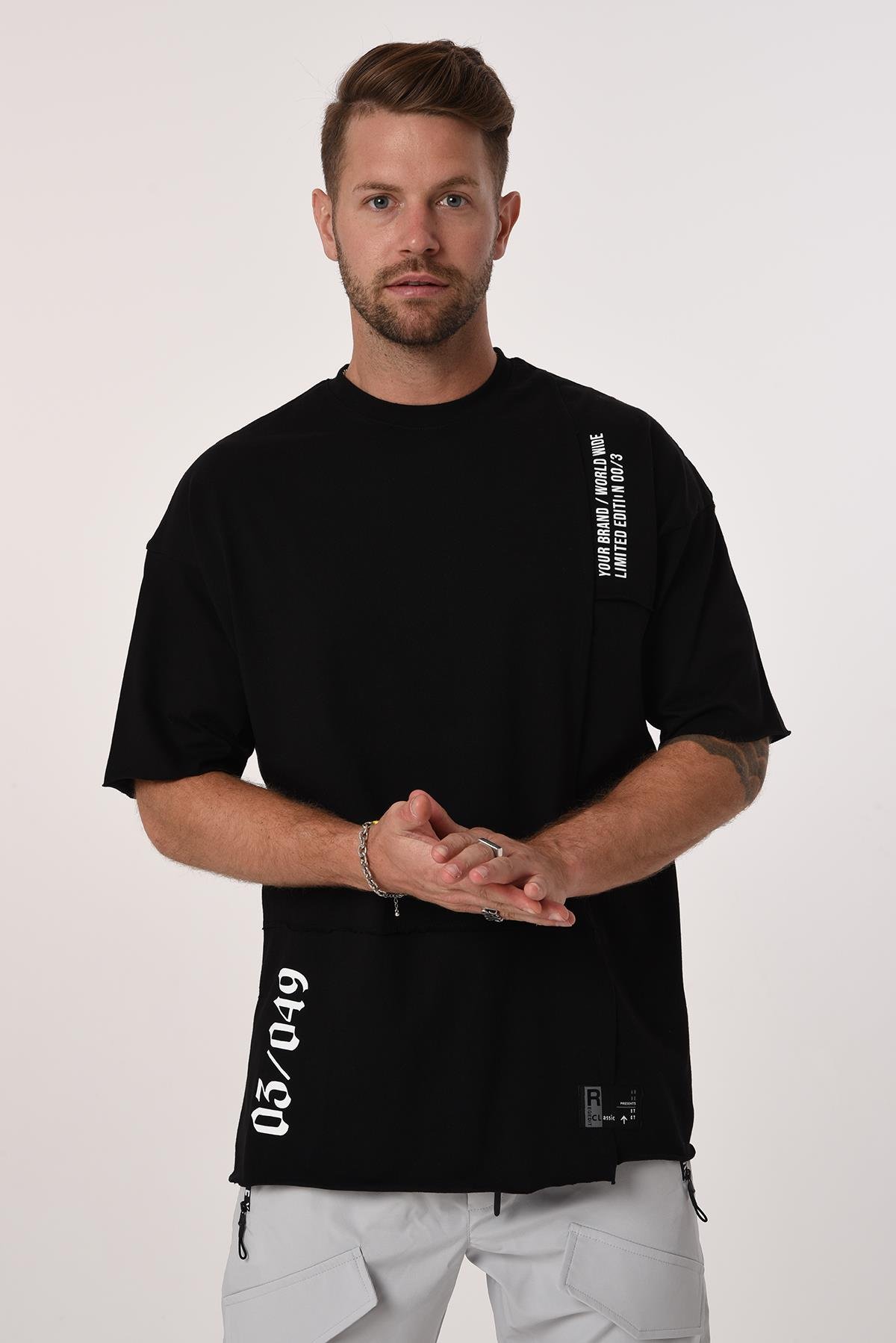 R-5584 Önü Parçalı Omuz Ve Eteği Baskılı Pis Dikişli Penye Kumaş Oversize Tshirt