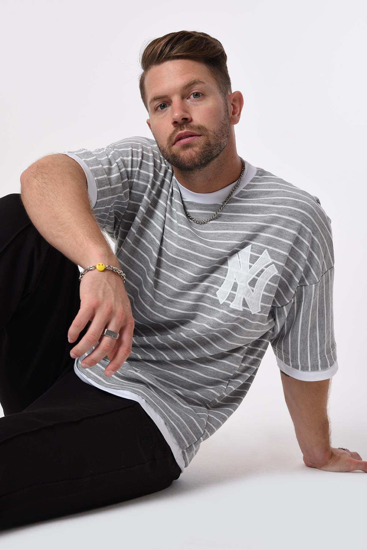 R-5620 Kol Ucu Eteği Garnili Enine Çizgili Oversize Tshirt