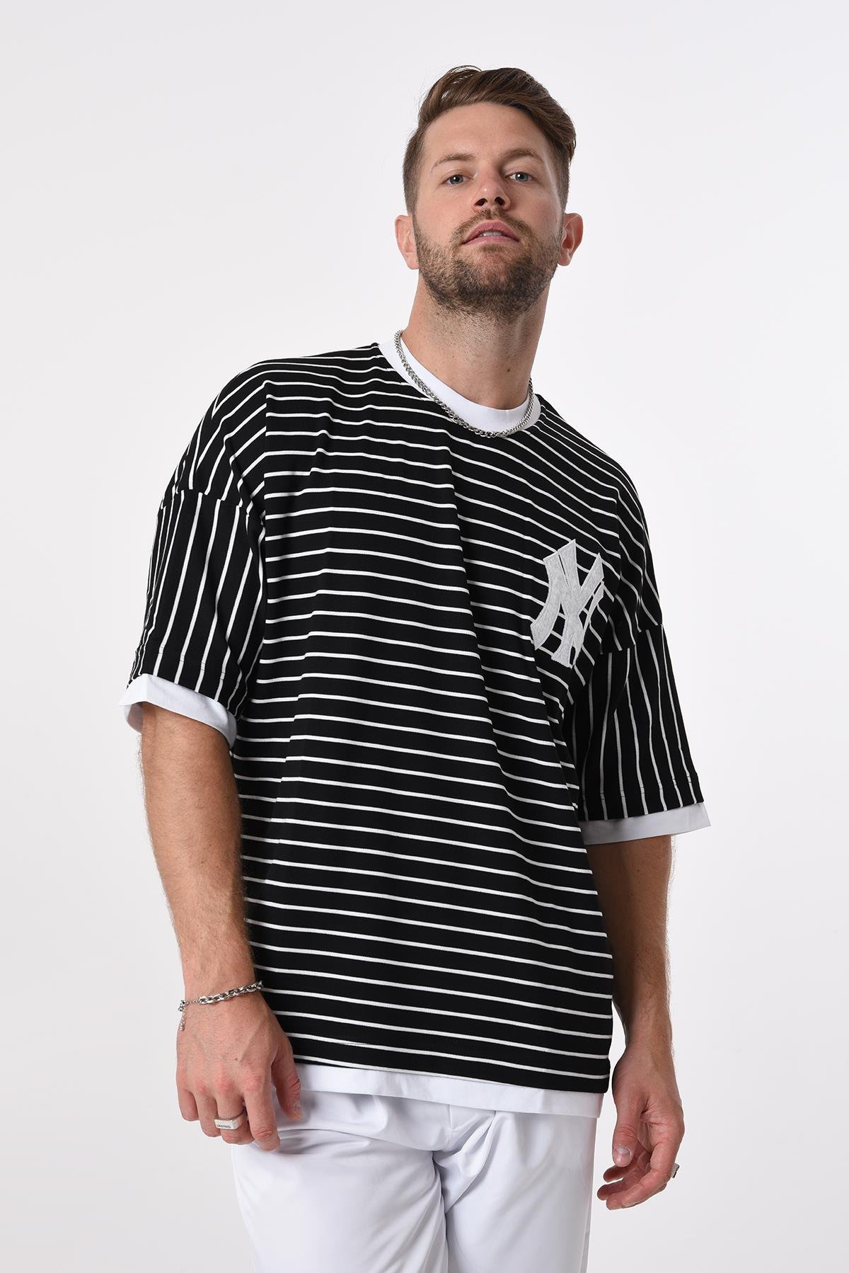 R-5620 Kol Ucu Eteği Garnili Enine Çizgili Oversize Tshirt