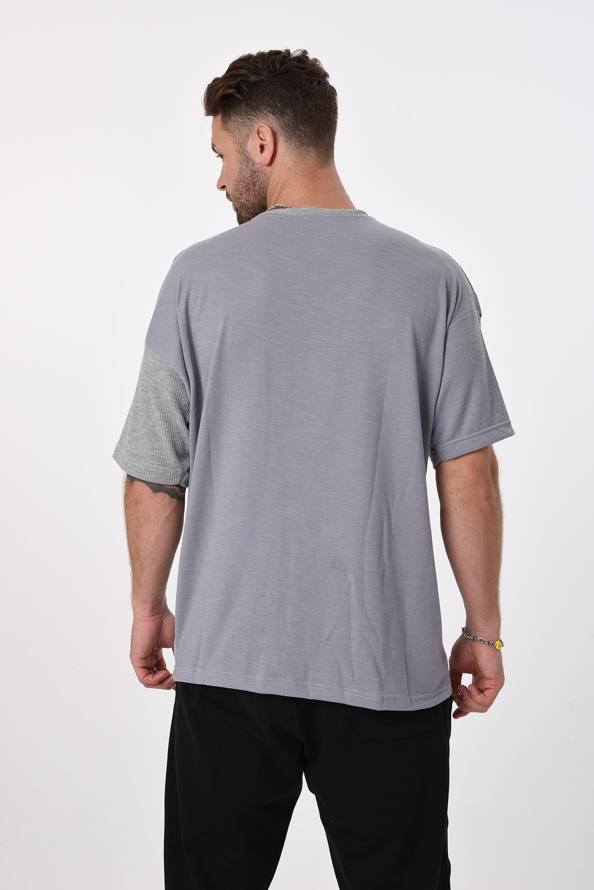 R-5632 Tek Cepli Garnili Bisiklet Yaka Yanı Yırtmaçlı Kısa Kol T-shirt