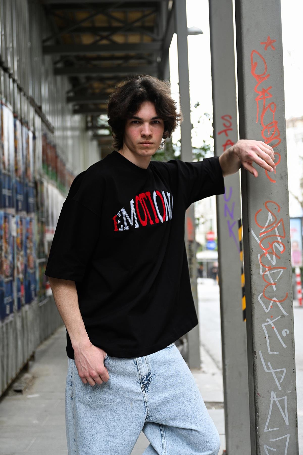 R-5786 Emotıonal Nakışlı Oversize Süprem Tişört