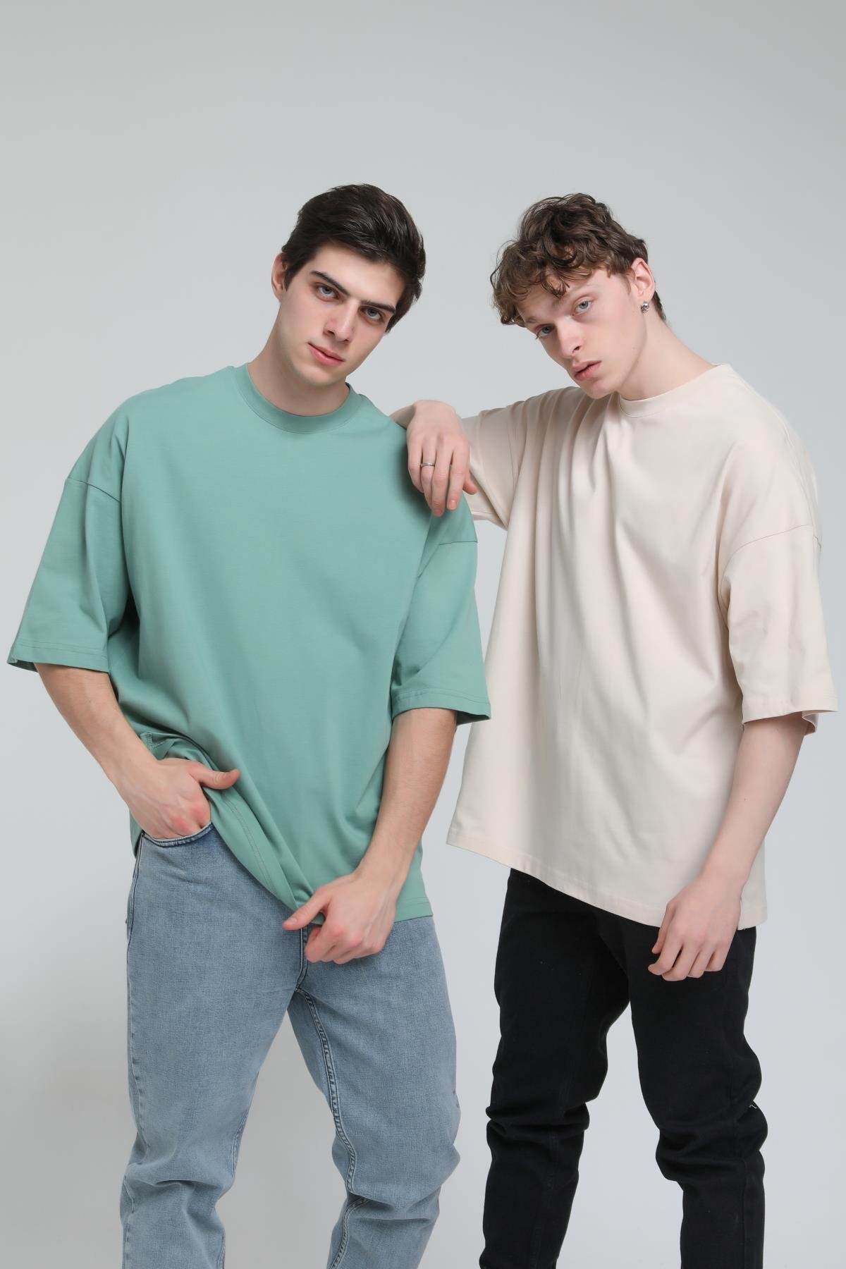 Yan Yırtmaç Detaylı Oversize Basic T-shirt  R-5543