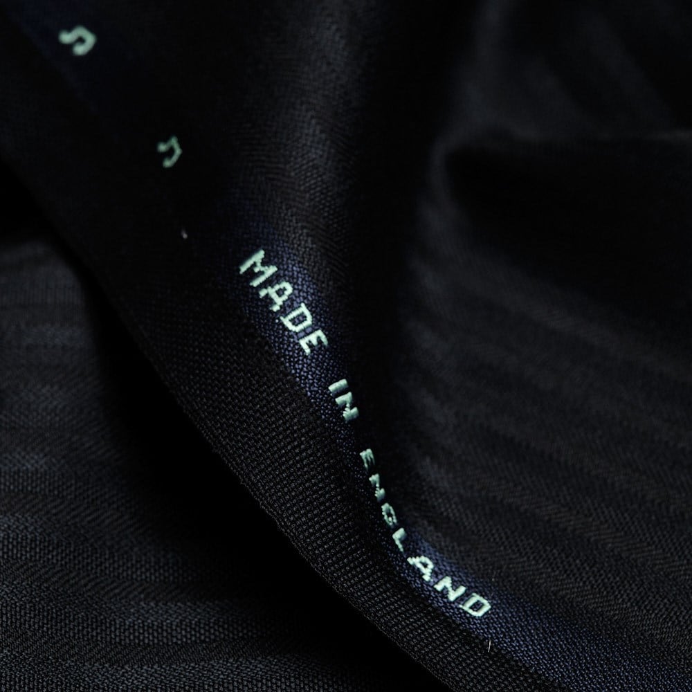 Dormeuil Kupon Siyah Zemin Petrol Mavisi Çizgili 44