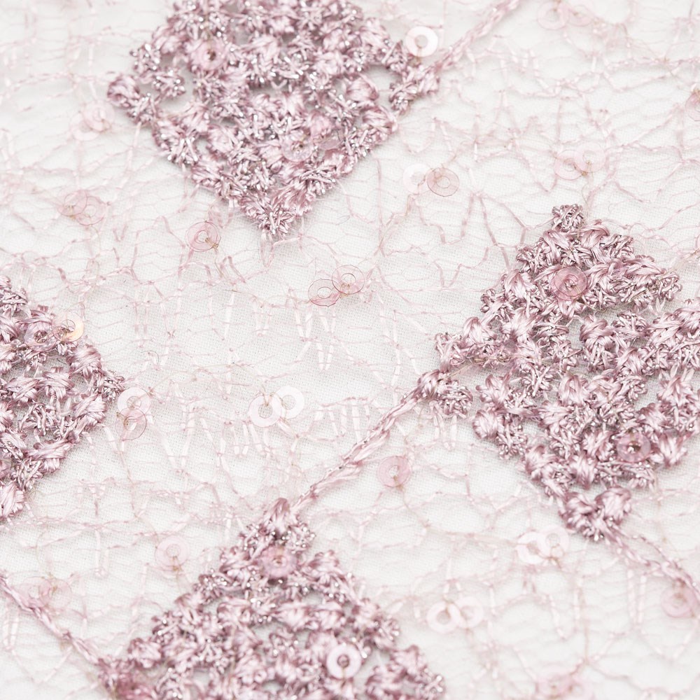 Tül üzeri Baklava Embroderi Kumaş