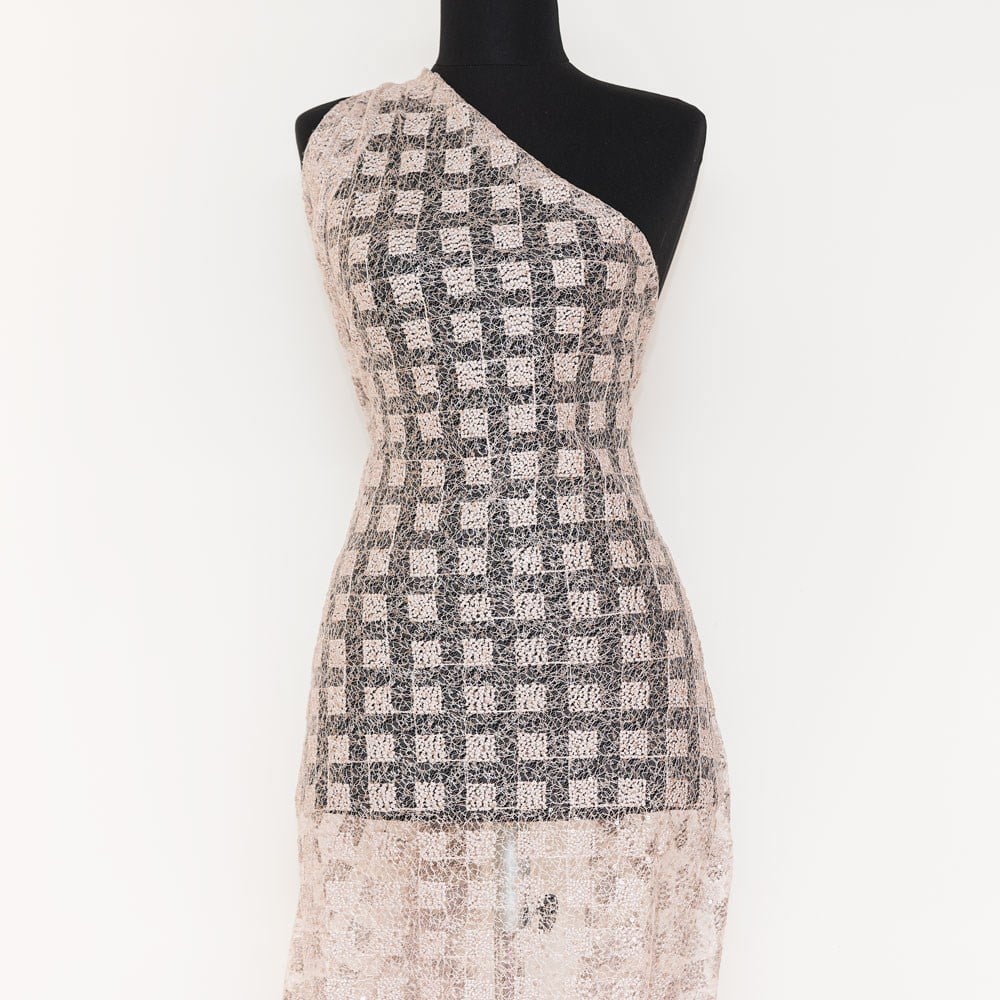 Tül üzeri Baklava Embroderi Kumaş