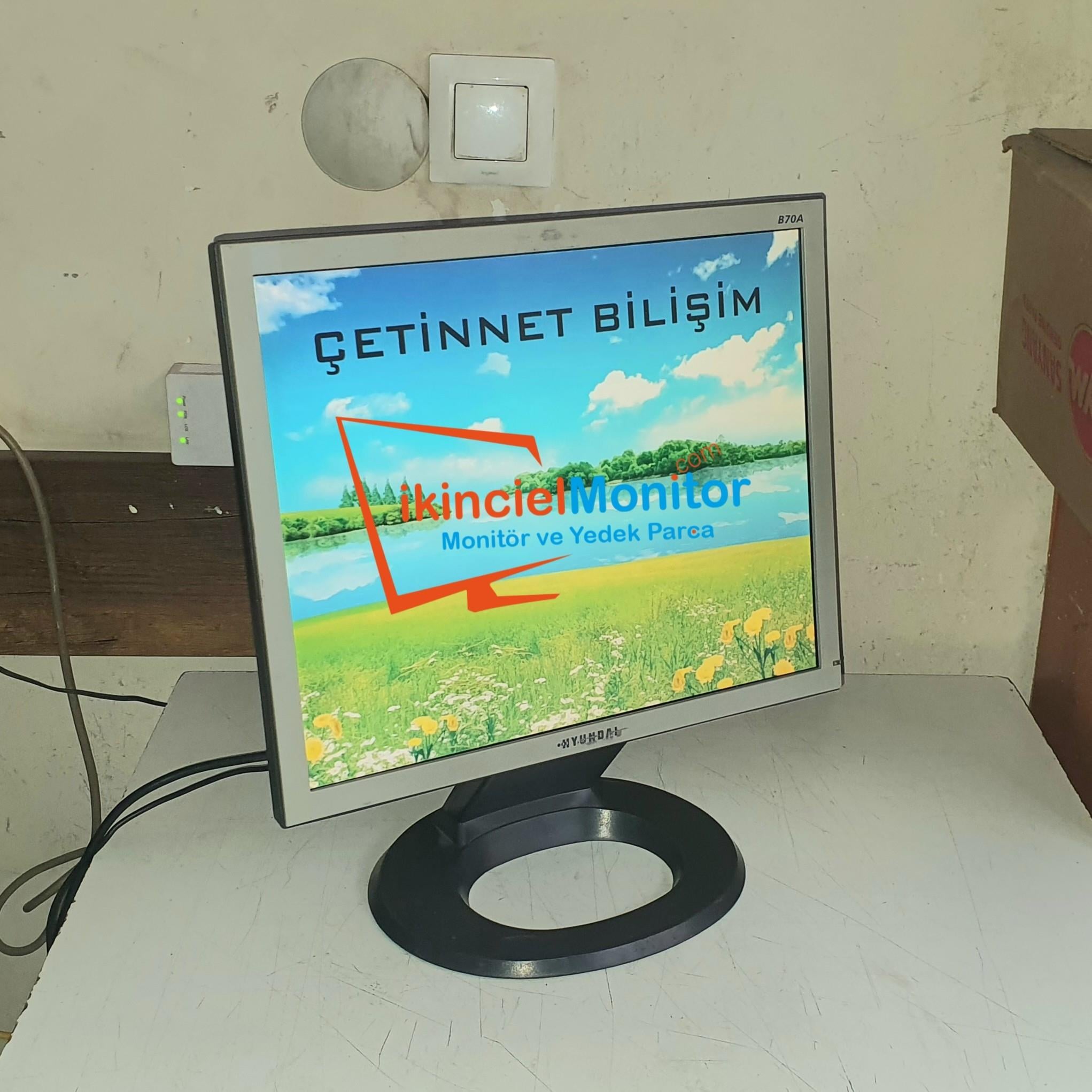 12 Volt 17 inç LCD Kare Monitör 2.El | Uygun Fiyat