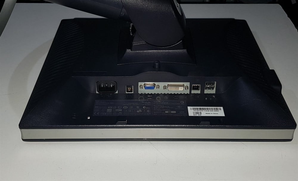 DELL ULTRASHARP 1703FPT 17 inç LCD KARE MONİTÖR ÇOK TEMİZ 1280 X 1024 VGA DVI ÇIKIŞLI YATAY VE DİKEY KULLANIM