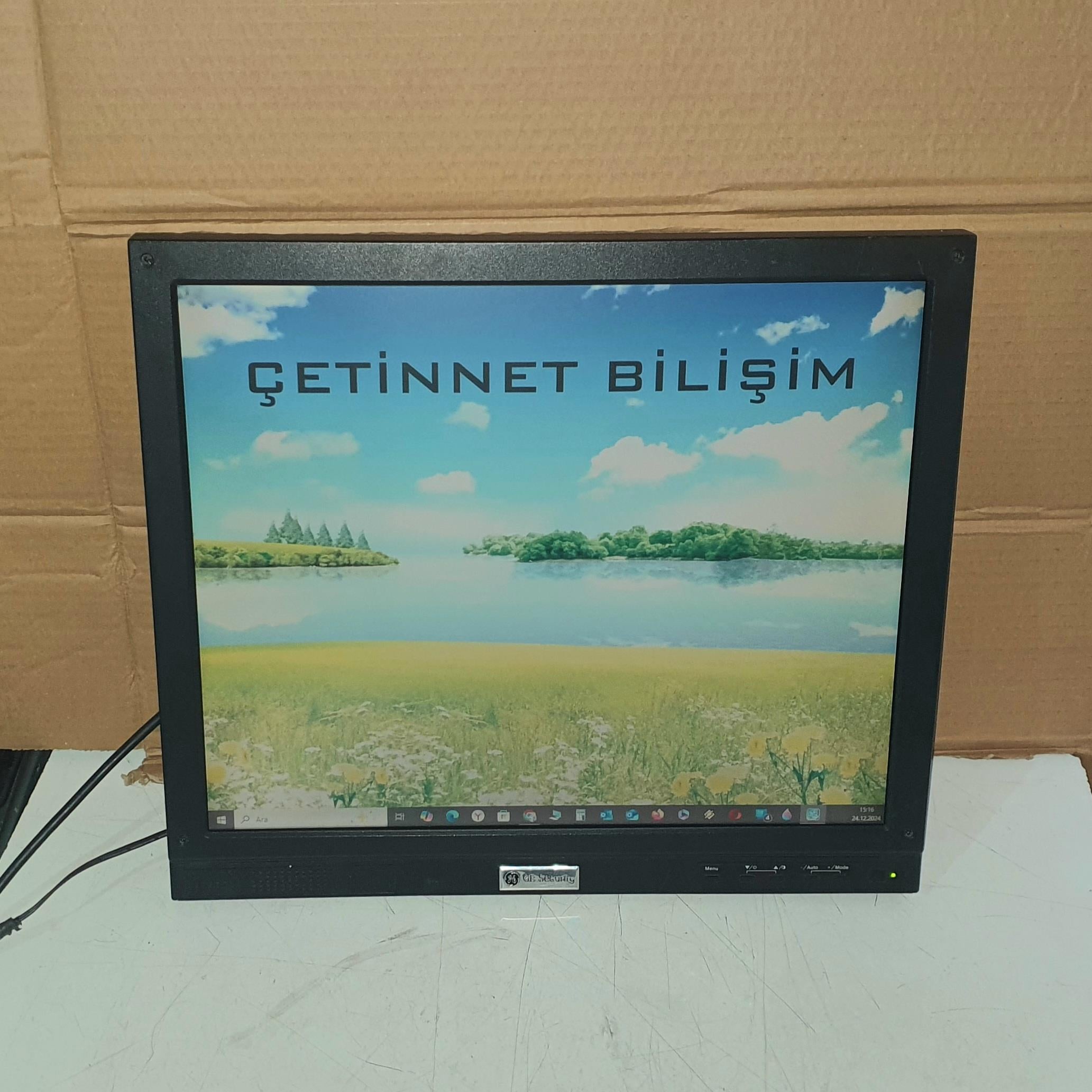BNC Girişli 19 inç LCD Kare Monitör 12volt ile Çalışıyor