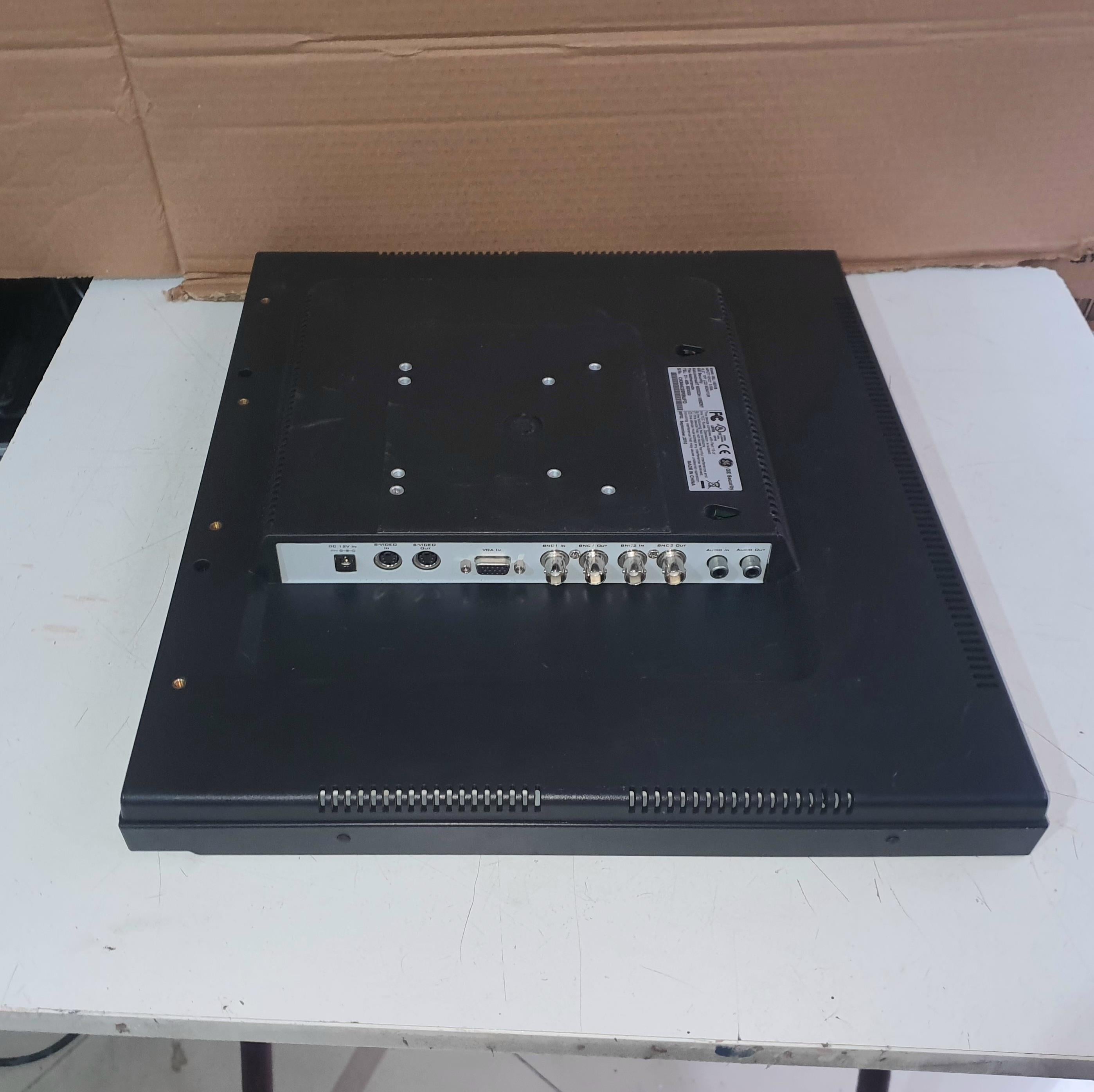 BNC Girişli 19 inç LCD Kare Monitör 12volt ile Çalışıyor