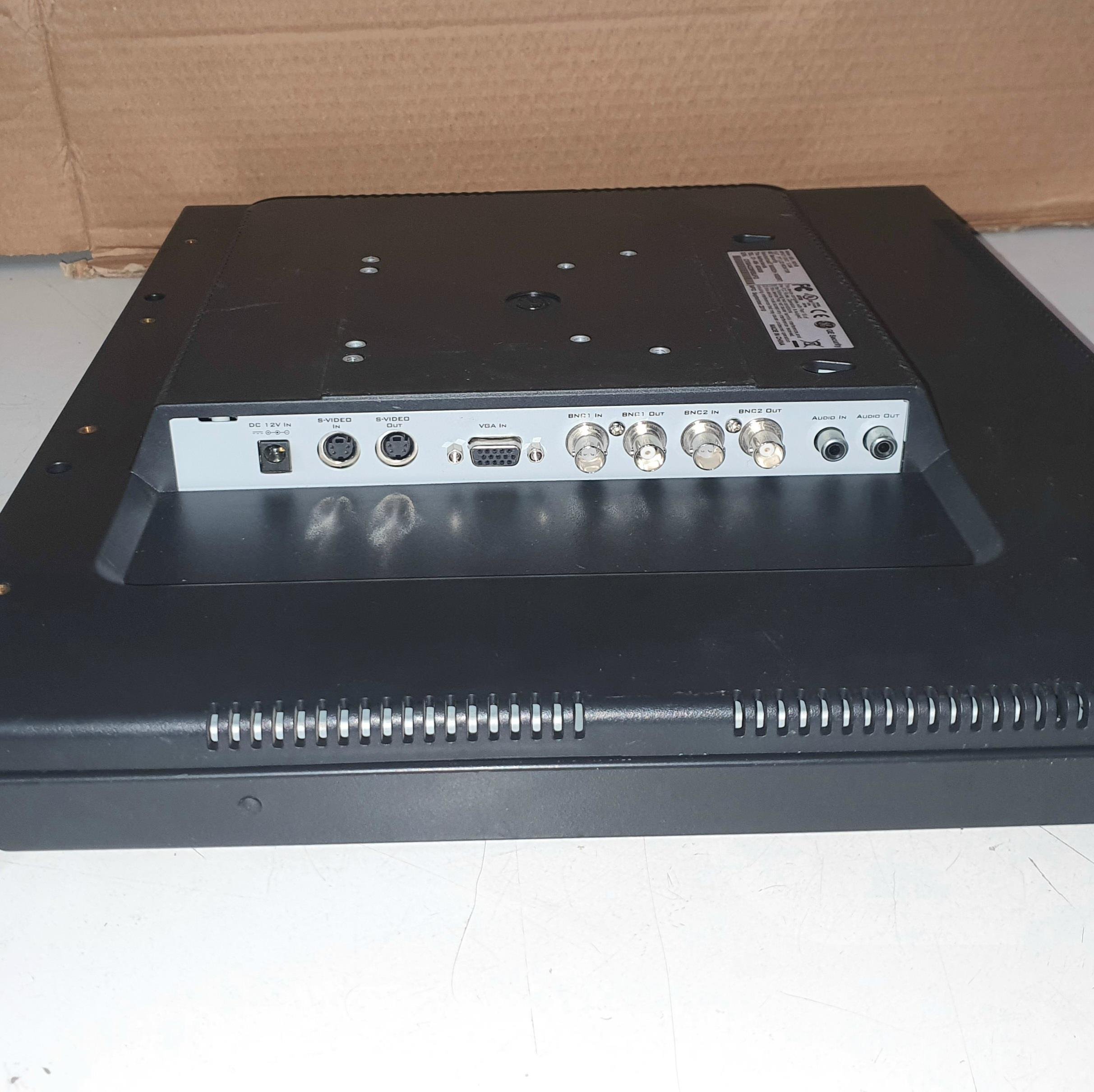 BNC Girişli 19 inç LCD Kare Monitör 12volt ile Çalışıyor