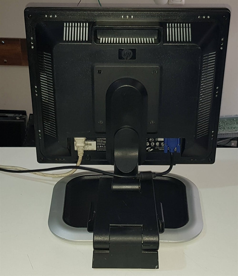 HP L1750 17 inch LCD KARE EKRAN MONİTÖR YATAY VE DİKEY KULLANIM VGA DVI+D ÇIKIŞLI