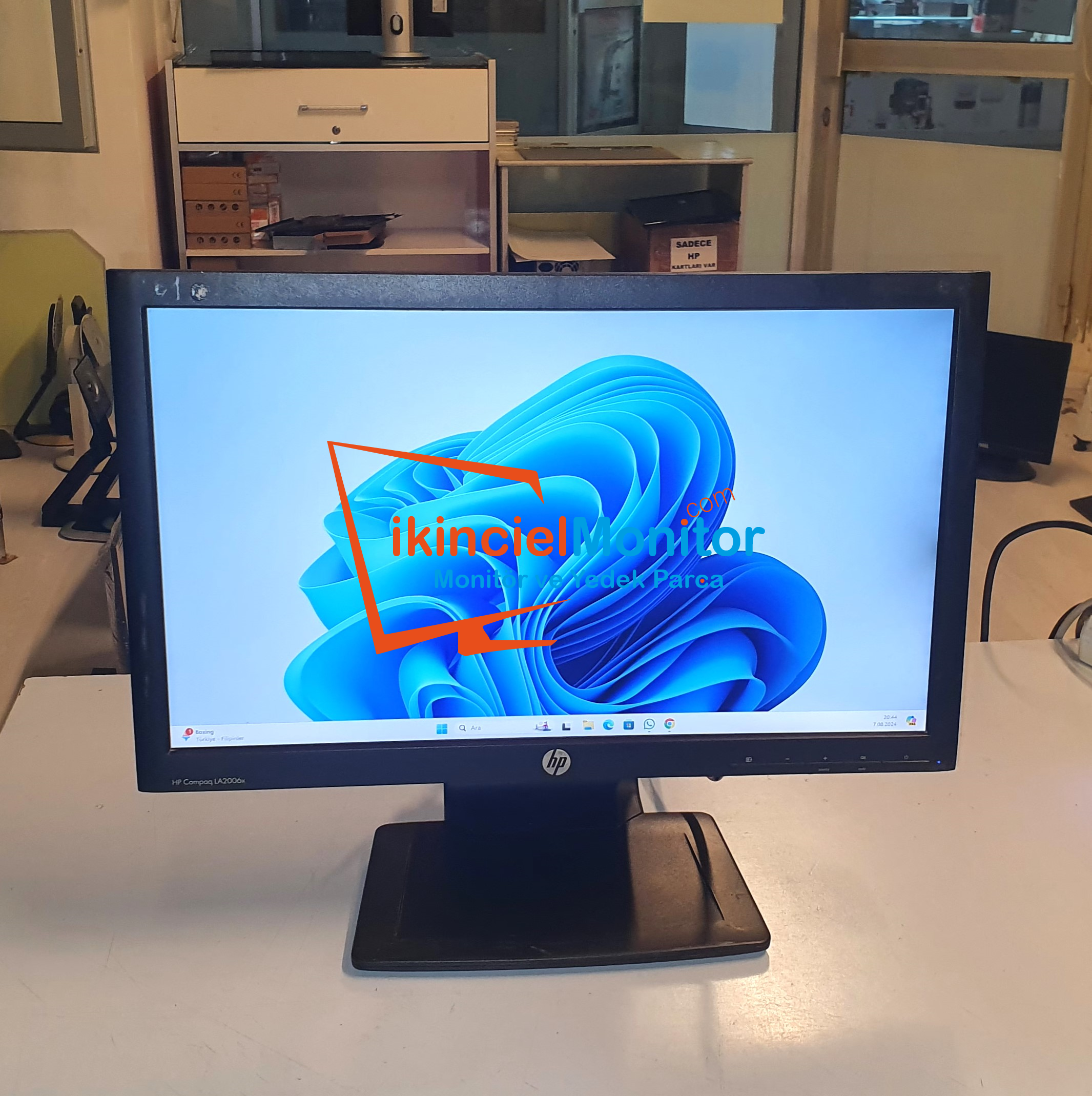 HP LA2006x 20 inç DisplayPort LED Pivot Monitör Dikey Kullanım
