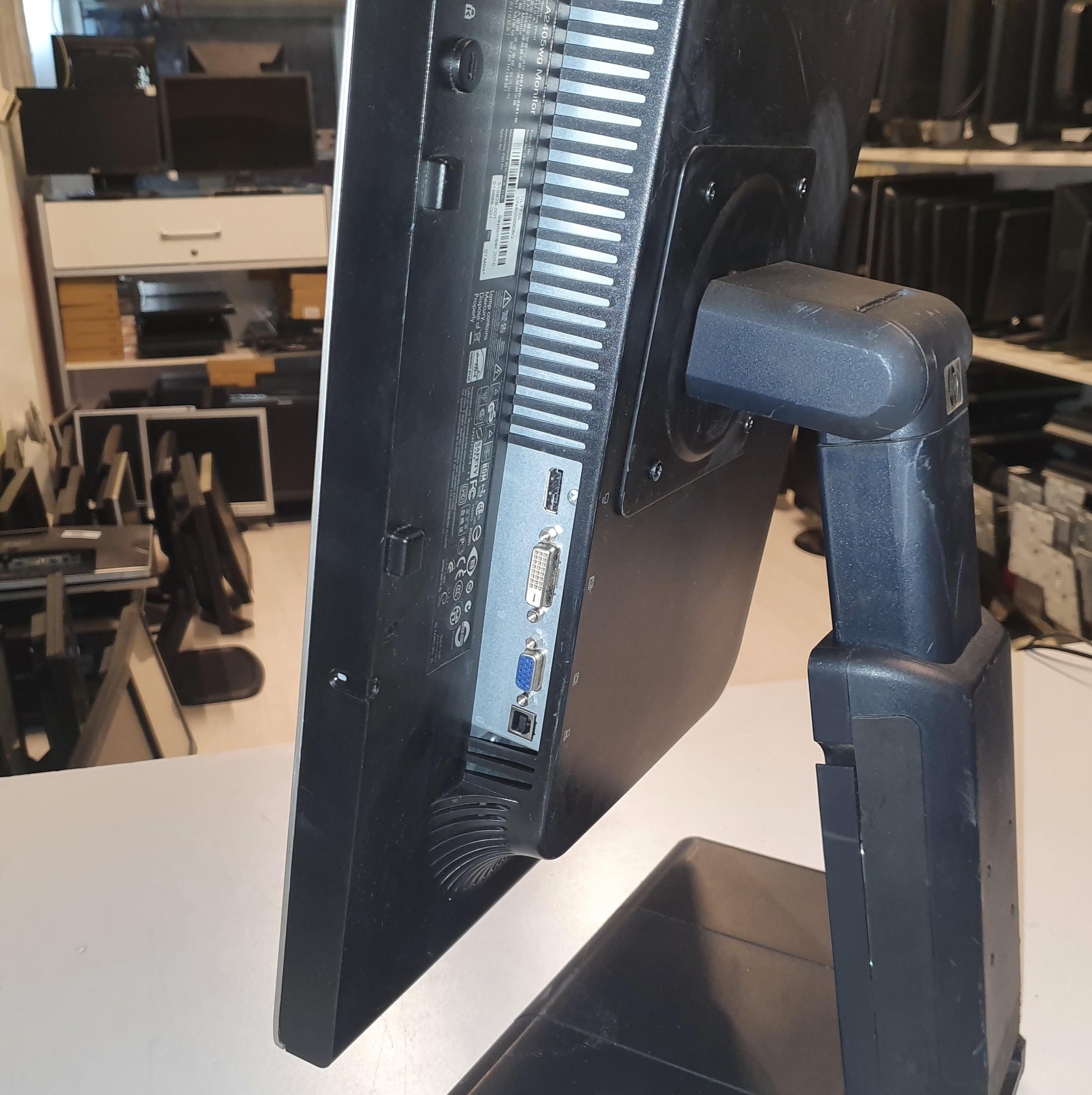 HP LA2405wg 24 inç LED Monitör VGA DP DVI Pivot Ayaklı