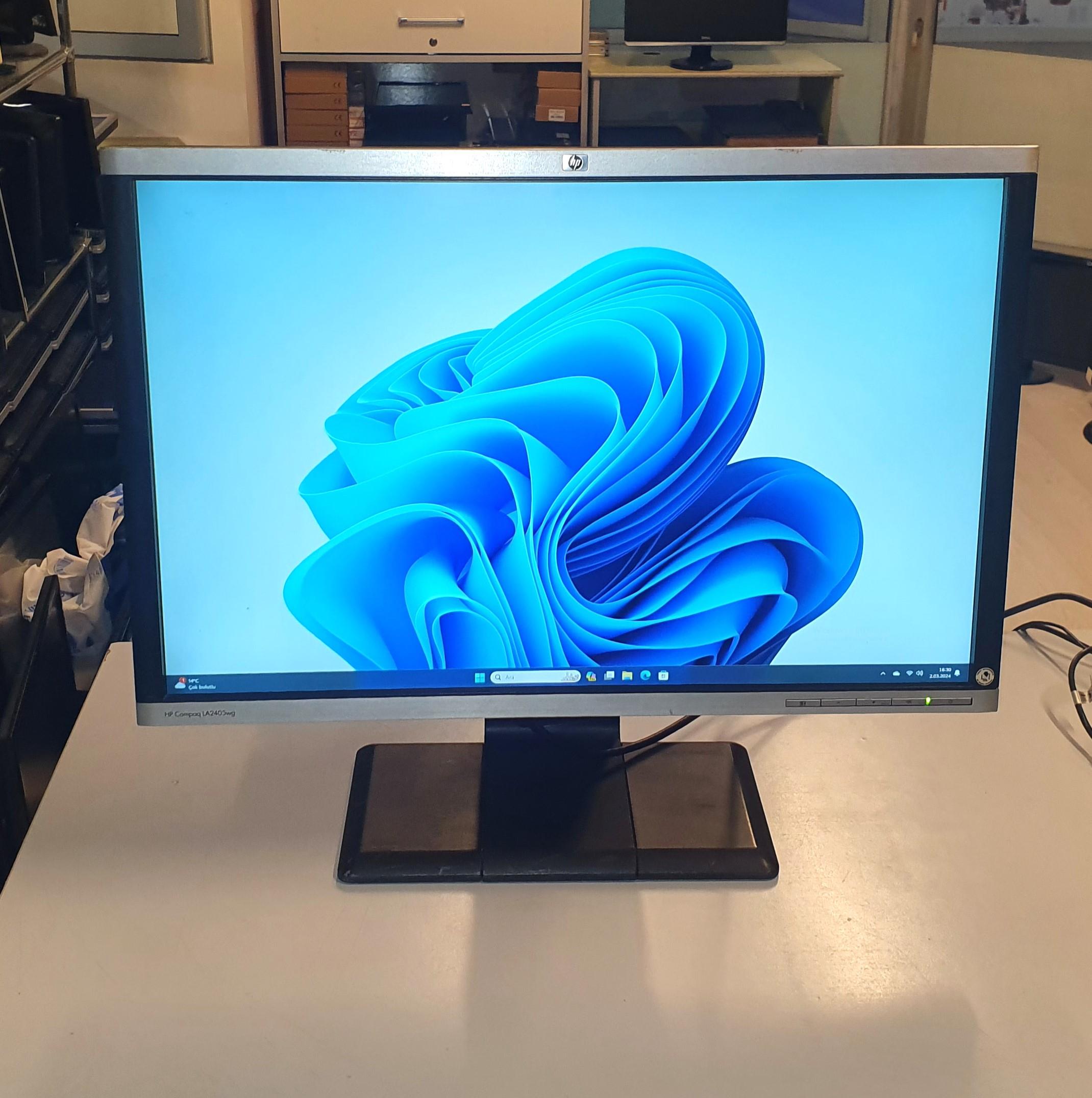 HP LA2405wg 24 inç LED Monitör VGA DP DVI Pivot Ayaklı