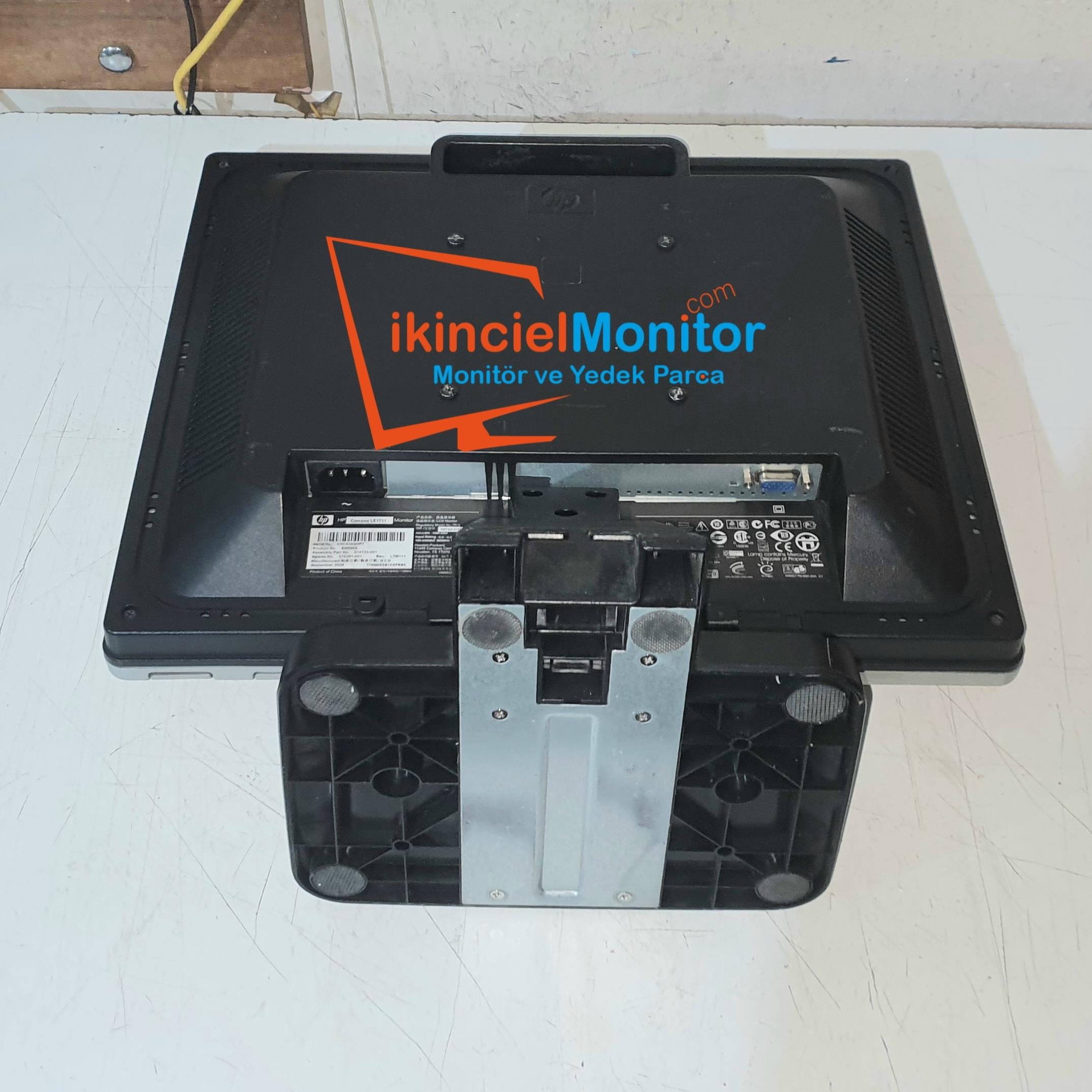 HP LE1711 17