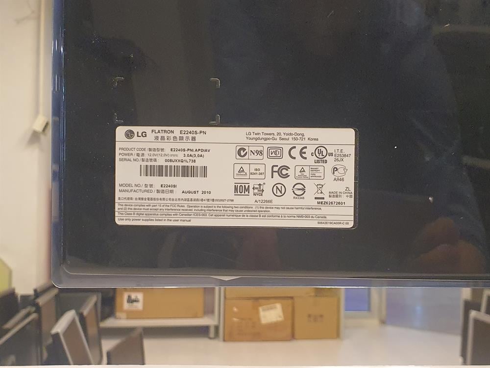 LG Life's GoodLG E2240S-PN 21.5 inç Led Monitör 1920x1080 Vga2.EL Temiz MonitörLG E2240S-PN 21.5 inç Led Monitör 1920x1080 Vga 12 volt 3A 