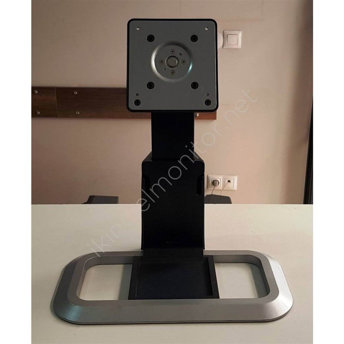 MONİTÖR - TV ORJİNAL PİVOT AYAK YATAY DİKEY KULLANIM SAĞA VE SOLA 45 DERECE DÖNEBİLME MASA STANDI 15 - 24 inç (inch) arası uygun (satılan ürün AYAK dır) Monitör Değildir