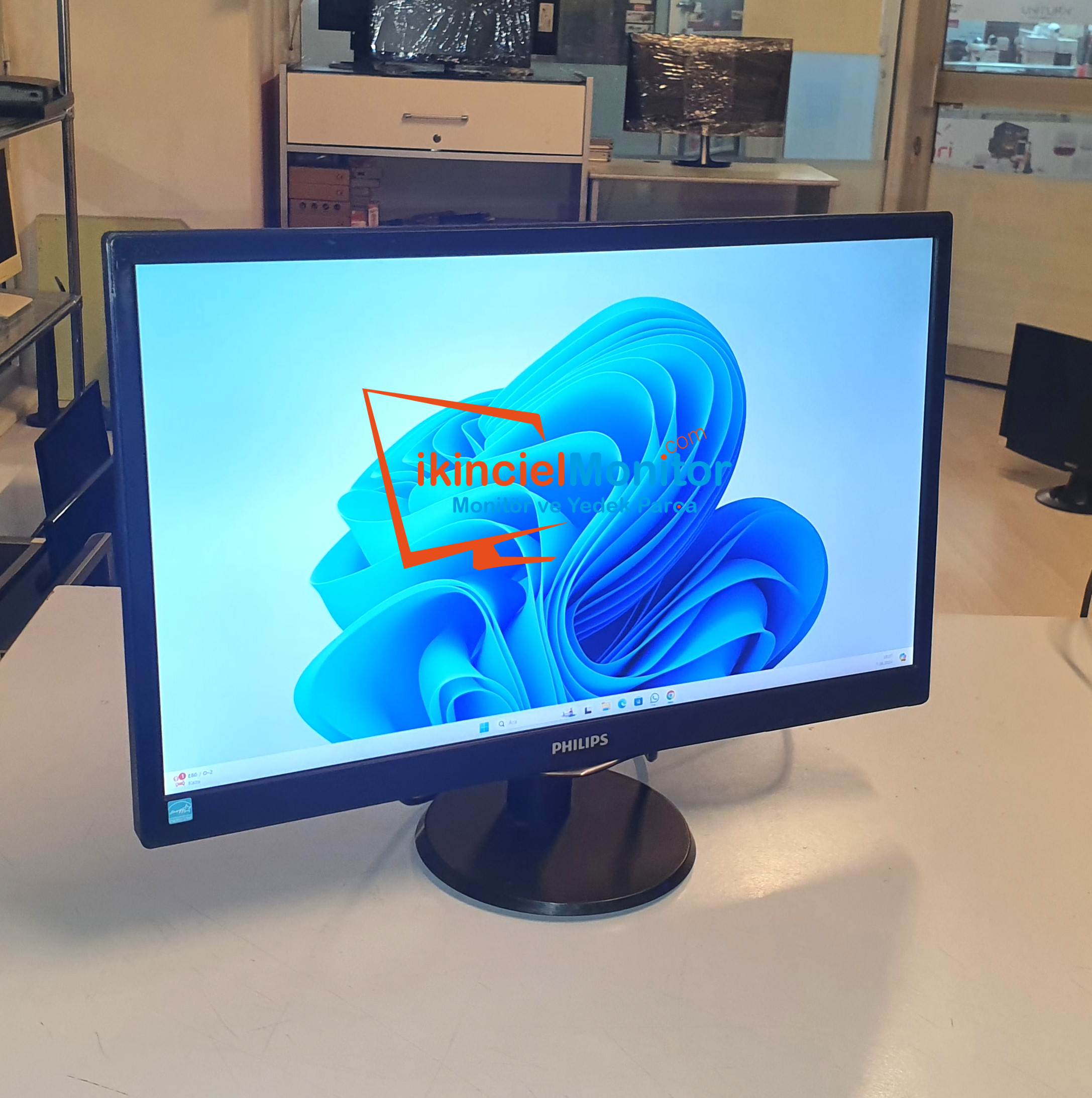 Philips 223V5L 21.5 inç VGA DVI Full HD LED Monitör