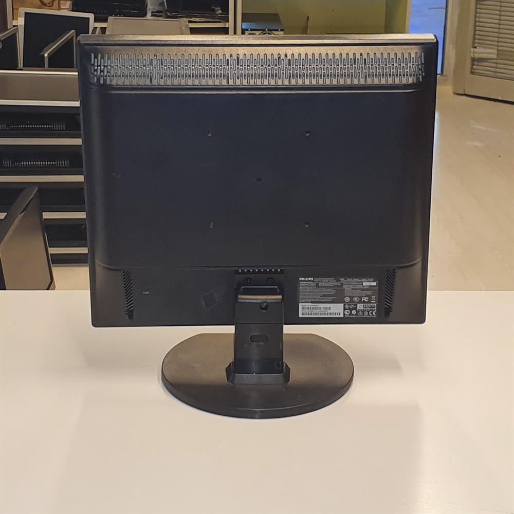PHİLİPSPHİLİPS 170V 17 inç LCD Kare Monitör2.EL Temiz Monitör2.El PHİLİPS 170V 17 inç LCD Kare Güvenlik Kamera Monitörü