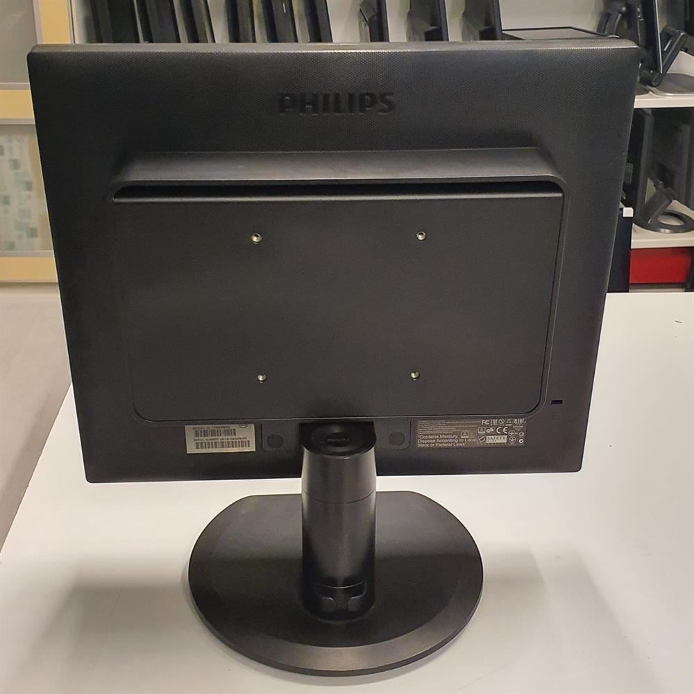 PHİLİPSPhilips 17S4SB 17 inç LED Kare VGA Monitör2.EL Temiz Monitör2.El Çok Temiz Teşhir Philips 17S4sb 17 inç Led Kare Monitör