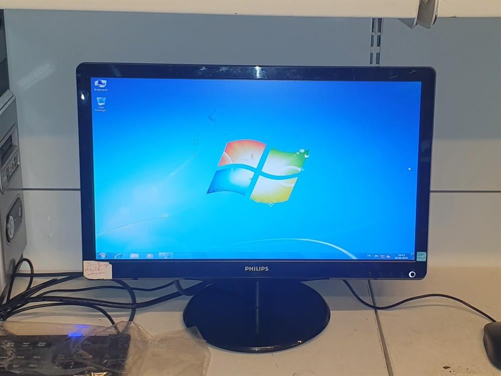 PHİLİPSPhilips 196V4L 18.5 inç Led Monitör Hafif KusurluAz Defolu Monitör2.El Philips 196V4L 18.5 inç Led Monitör Hafif Kusurlu