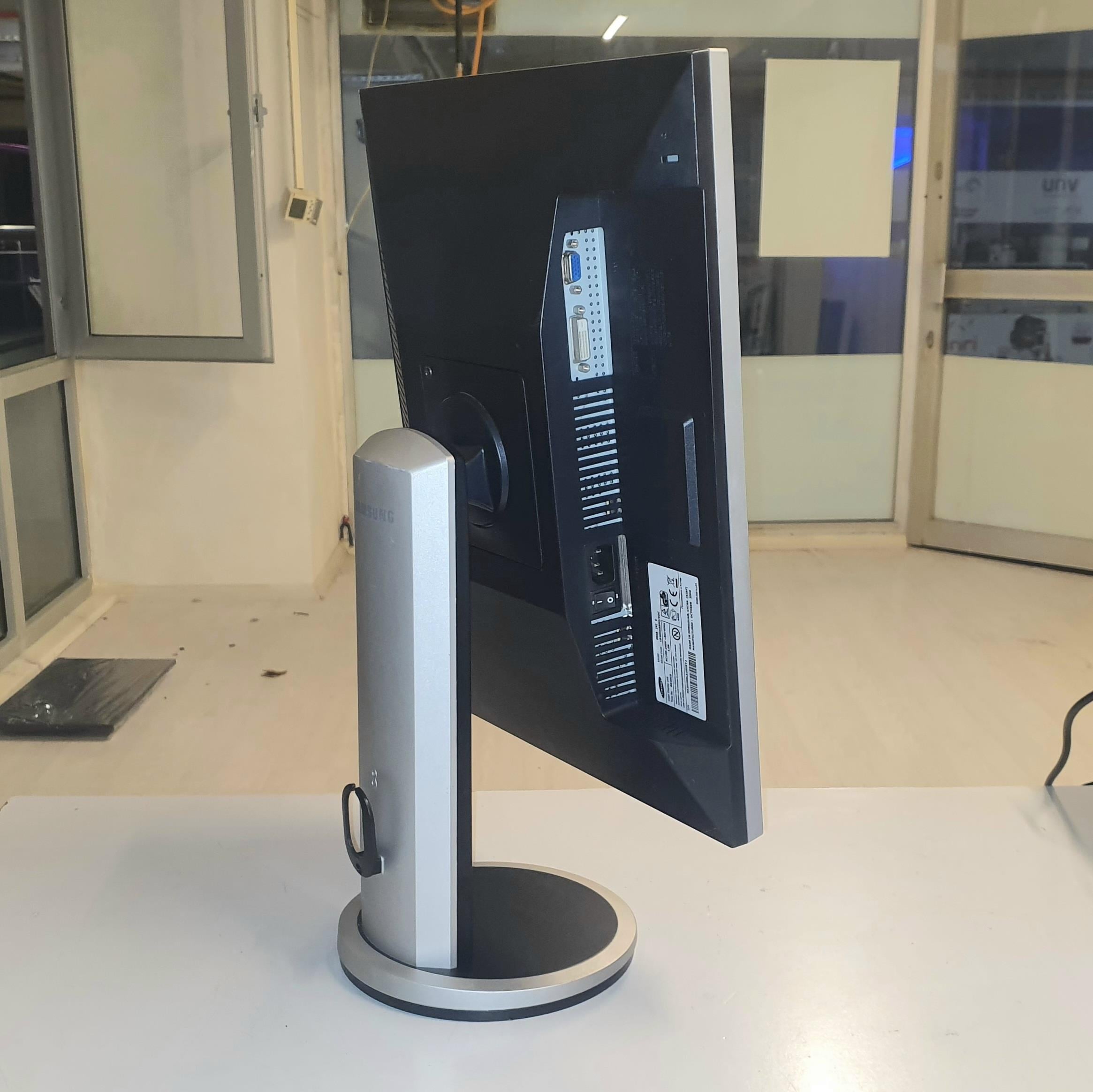 Samsung 203B 20 inç Monitör Dikey Yatay Kullanım 2.El