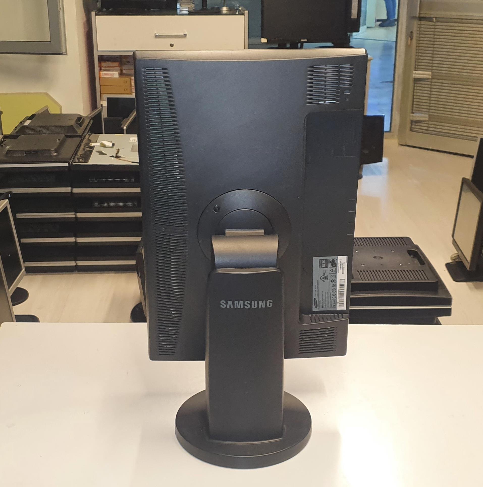 Samsung 2043BW 20 inç LCD Monitör Dikey Kullanım 2.El