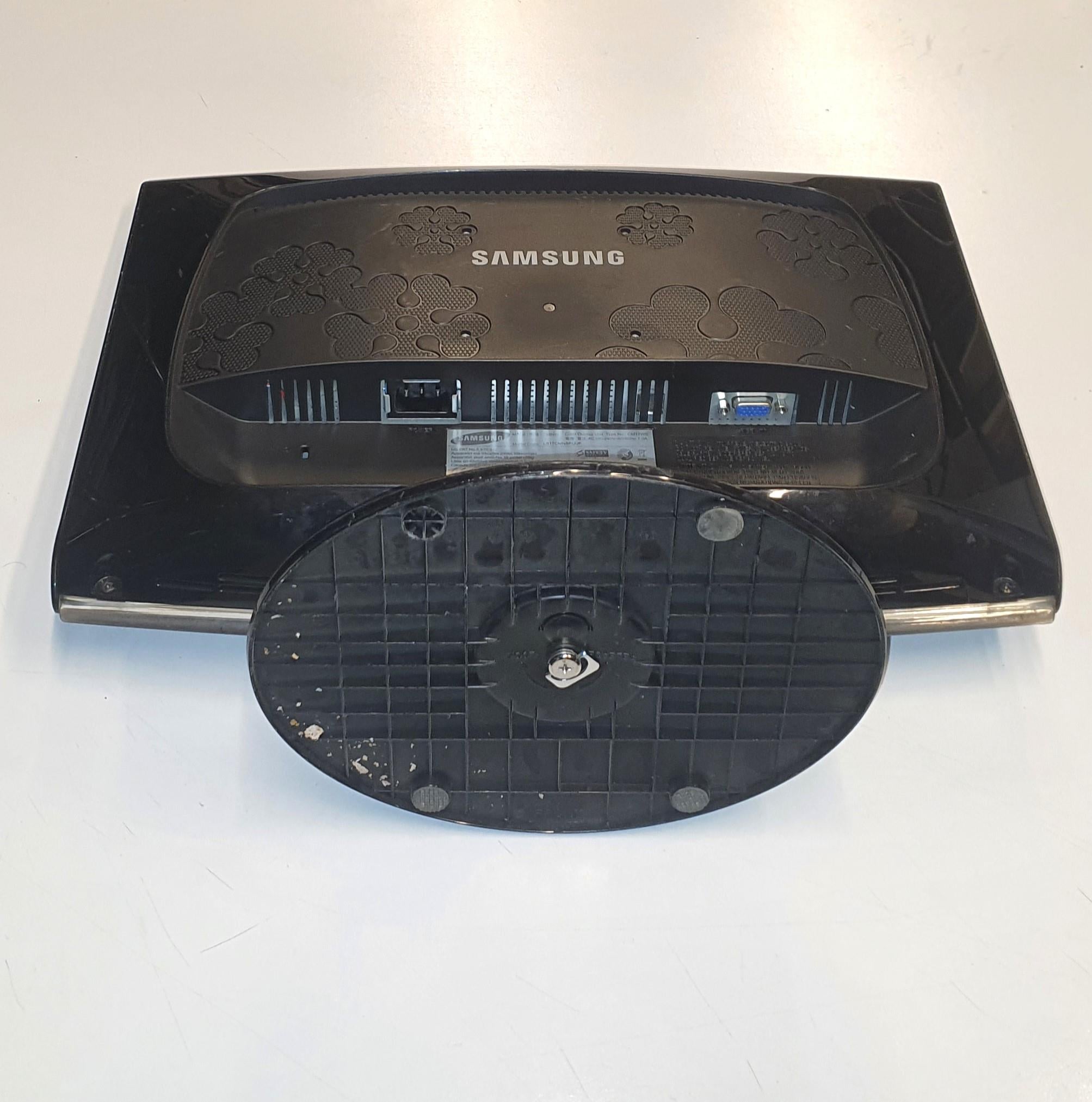 Samsung 733NW 17 inç LED Güvenlik Kamera Monitörü 2.El