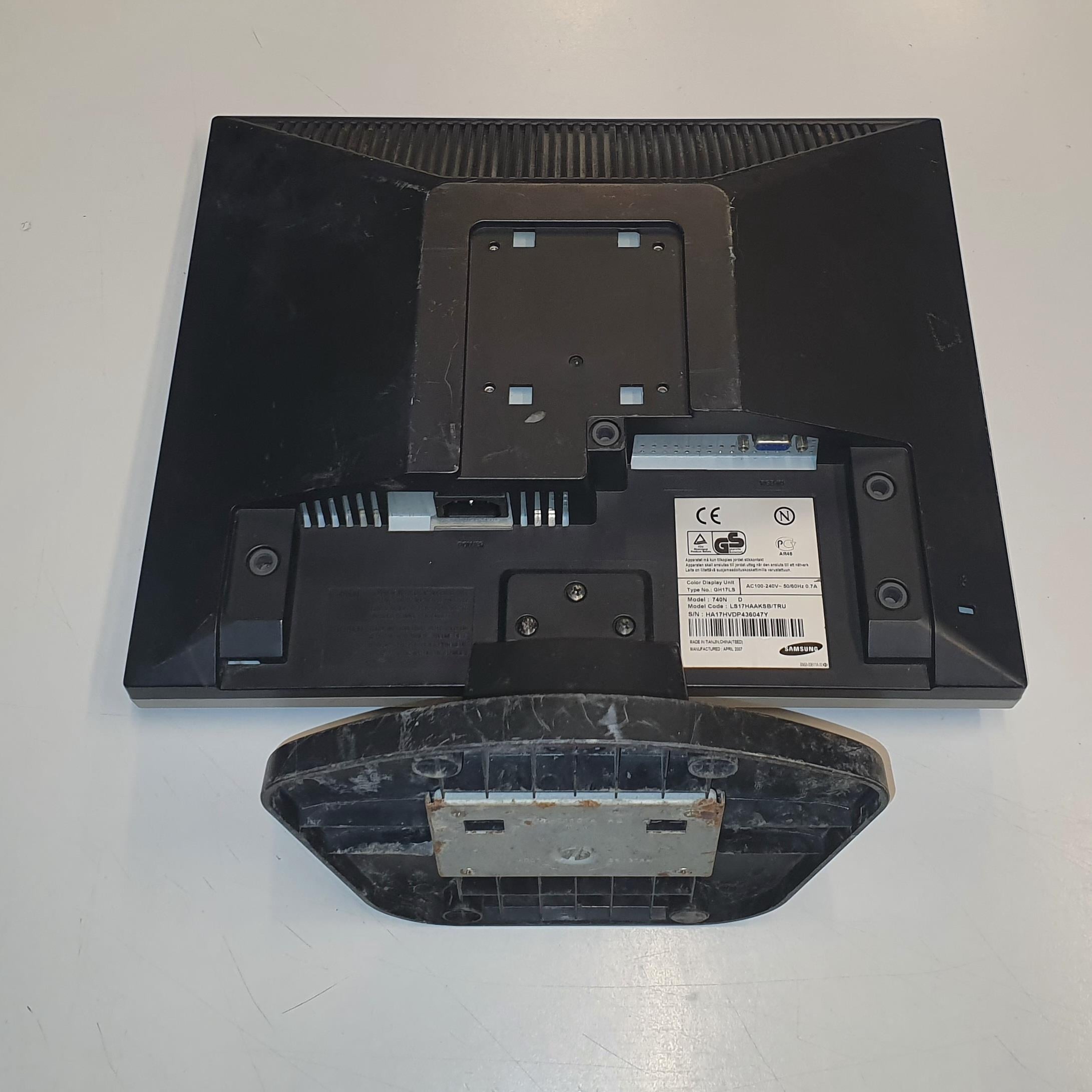 Samsung 740N 17 inç LED Kare Monitör 2.El