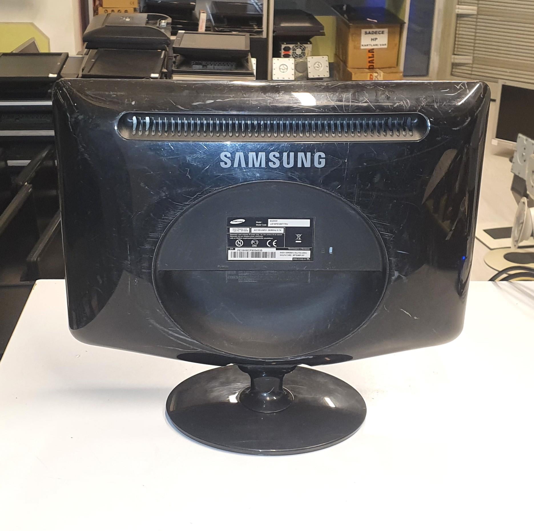 Samsung 932NW 19 inç LCD Monitör Hafif Kusurlu 2.El