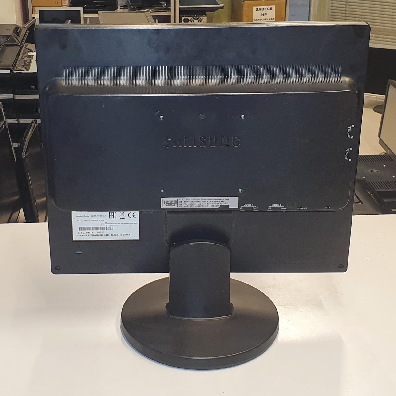 Samsung SMT-1935 19 inç LED Monitör BNC HDMI VGA