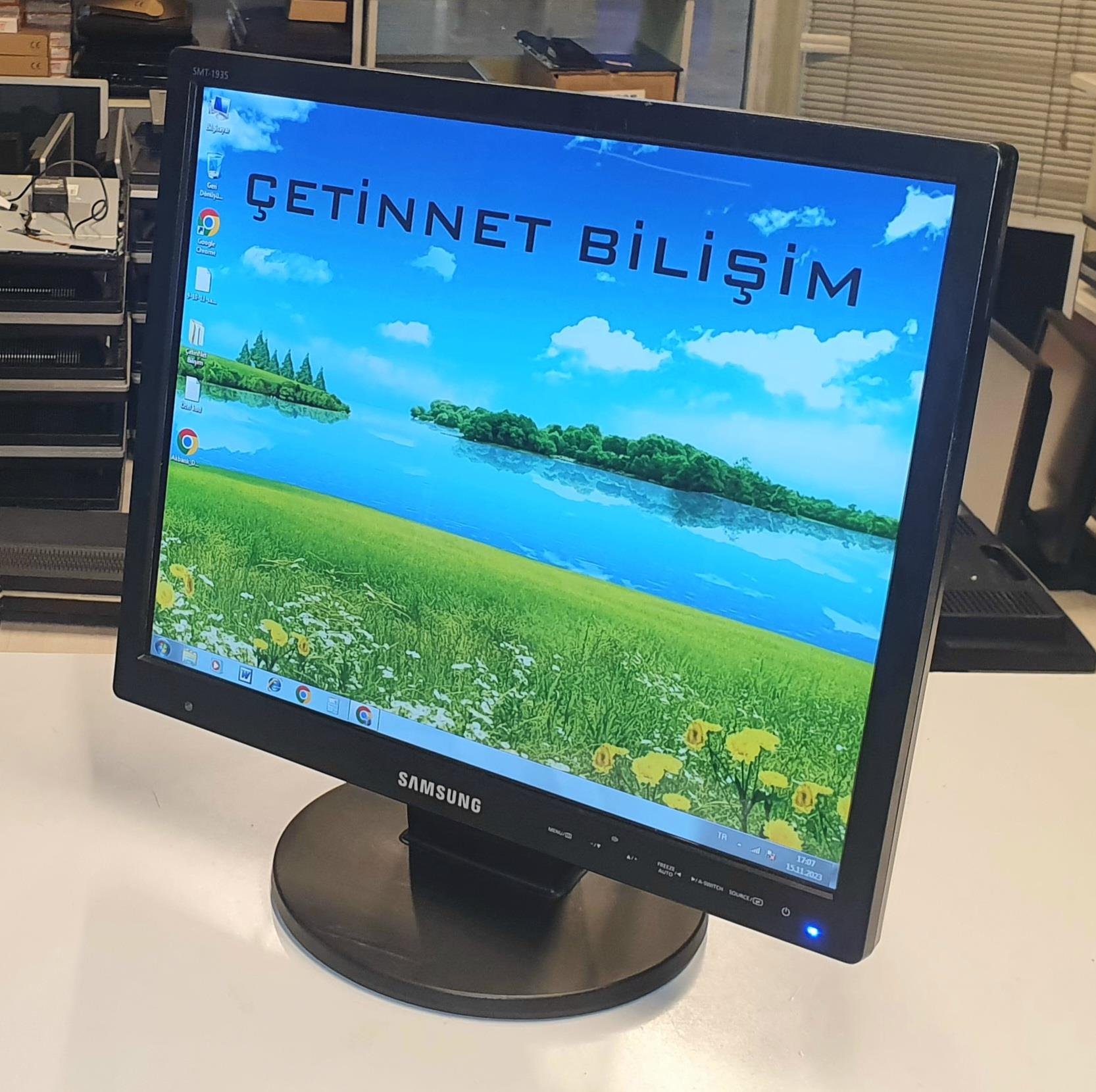 Samsung SMT-1935 19 inç LED Monitör BNC HDMI VGA