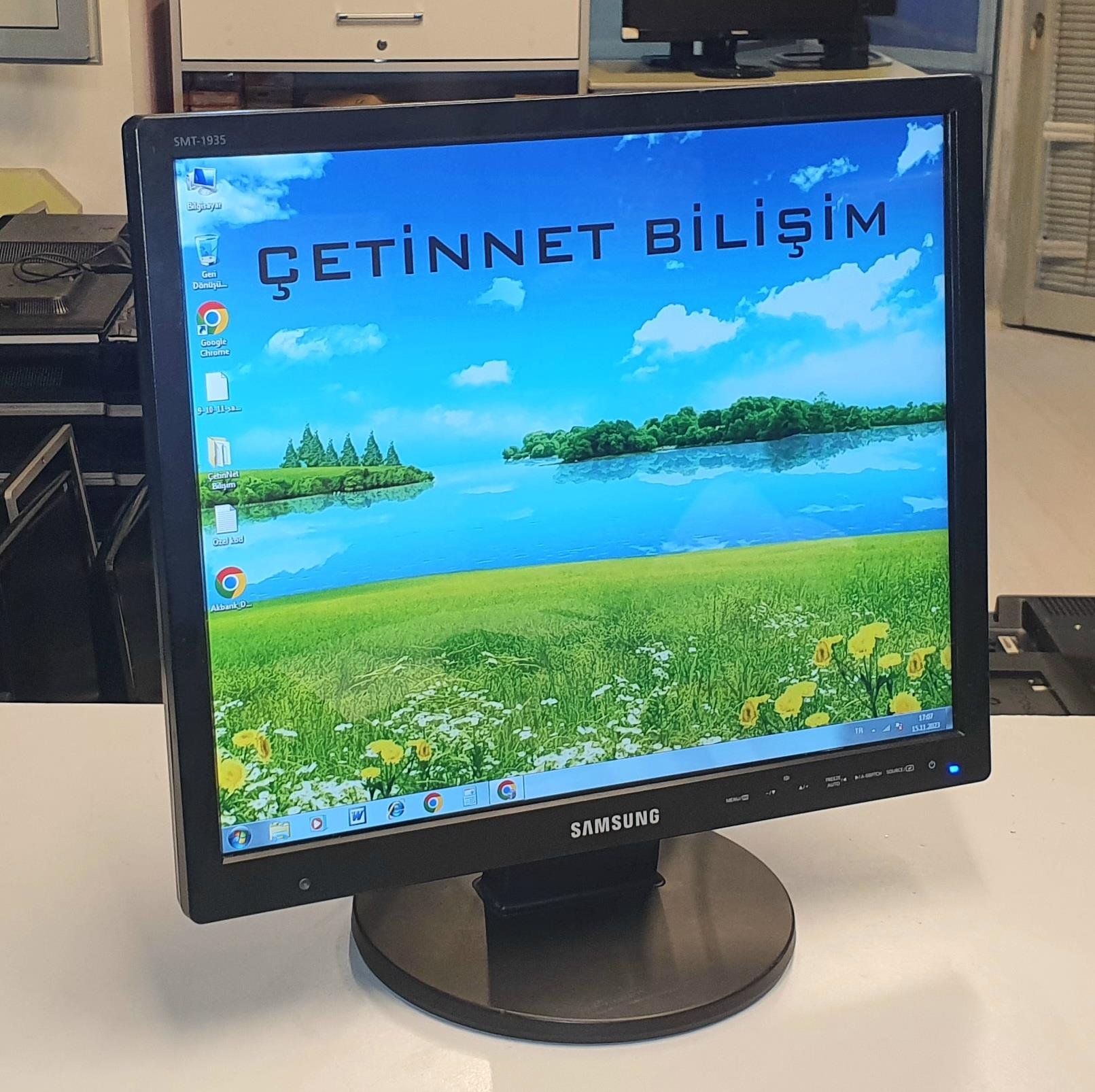 Samsung SMT-1935 19 inç LED Monitör BNC HDMI VGA
