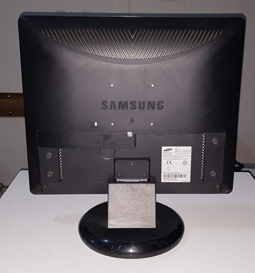 Samsung SyncMaster 931C 19 inch LCD KARE MONİTÖR VGA DVI ÇIKIŞLI SİYAH RENK TEMİZ