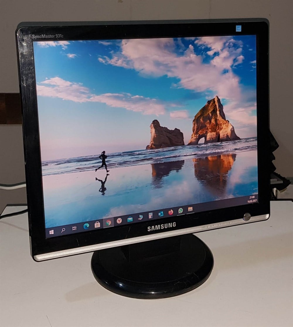 Samsung SyncMaster 931C 19 inch LCD KARE MONİTÖR VGA DVI ÇIKIŞLI SİYAH RENK TEMİZ