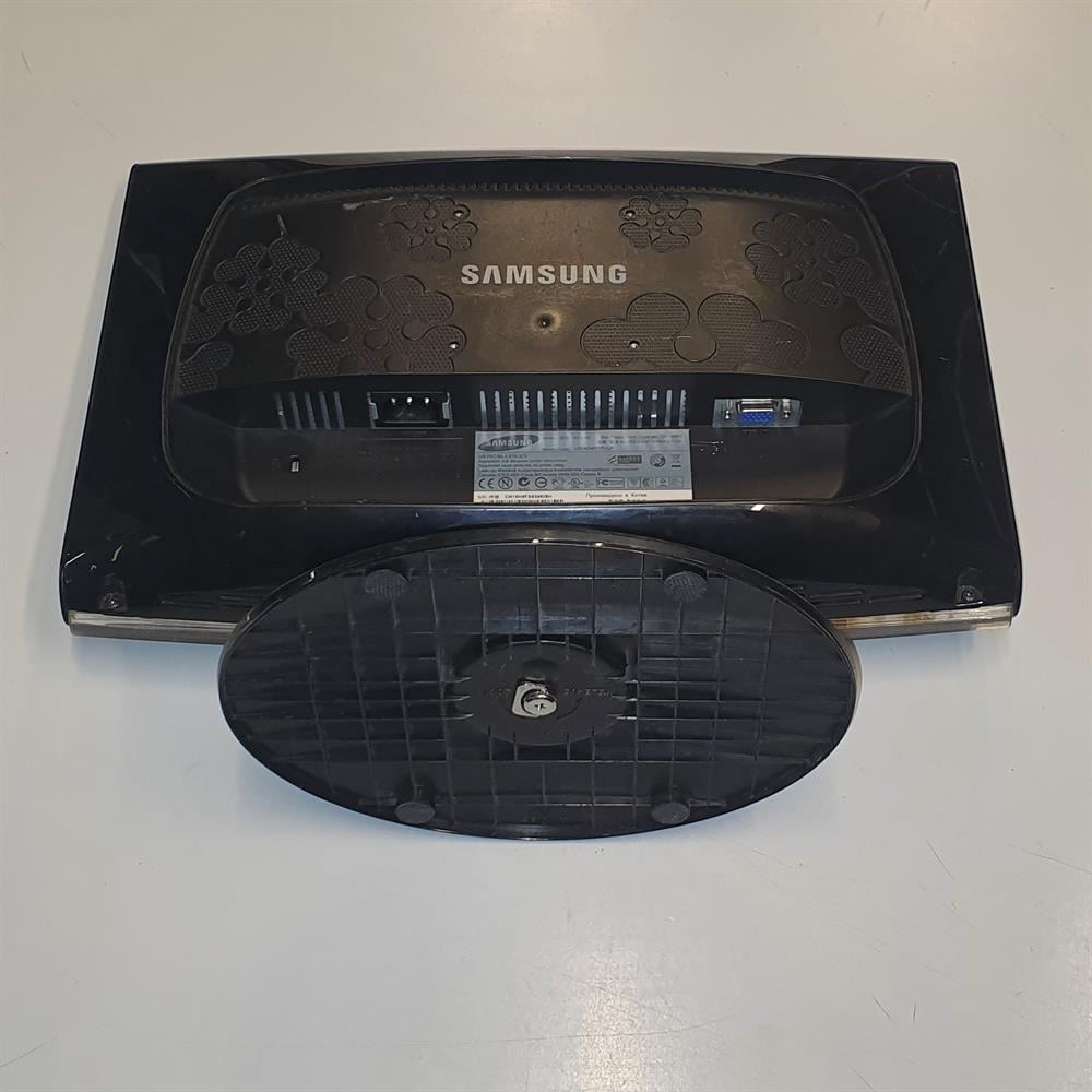SamsungSamsung 633NW 16 inç Lcd Ekran Monitör2.EL Temiz MonitörSamsung 16 inç Lcd Monitör 2.El | ÇetinNet Bilişim
