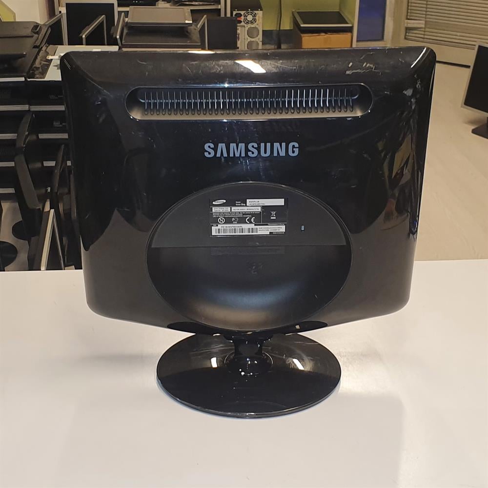 SamsungSAMSUNG 932NPLUS 19 inç LCD KARE EKRAN MONİTÖR VGA GİRİŞLİ2.EL Temiz MonitörSamsung 932NPlus 19 inç Lcd Kare Monitör 2.El