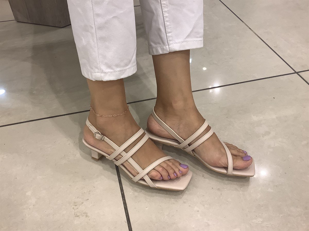 KADIN KARE TOPUK SANDALET TEN