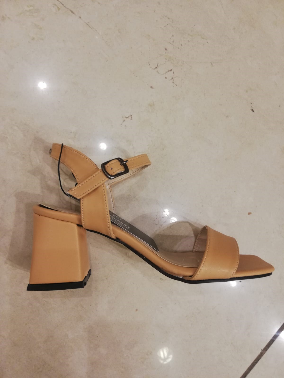 KADIN TOPUKLU CİLT TEK BANTLI TEN